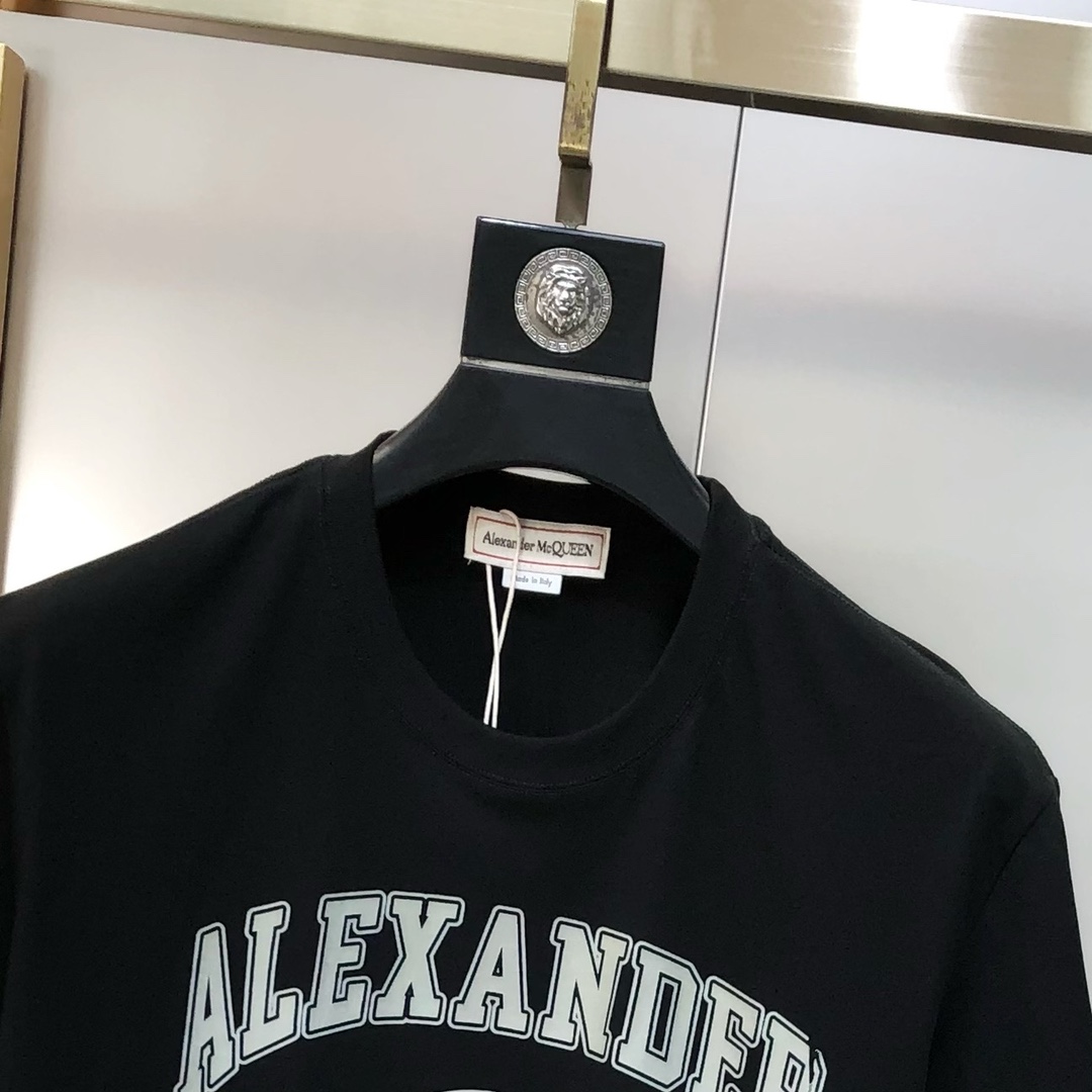 2025 McQueen High-End Short-Sleeve T-Shirt with Emerald Logo Print - 图片 4
