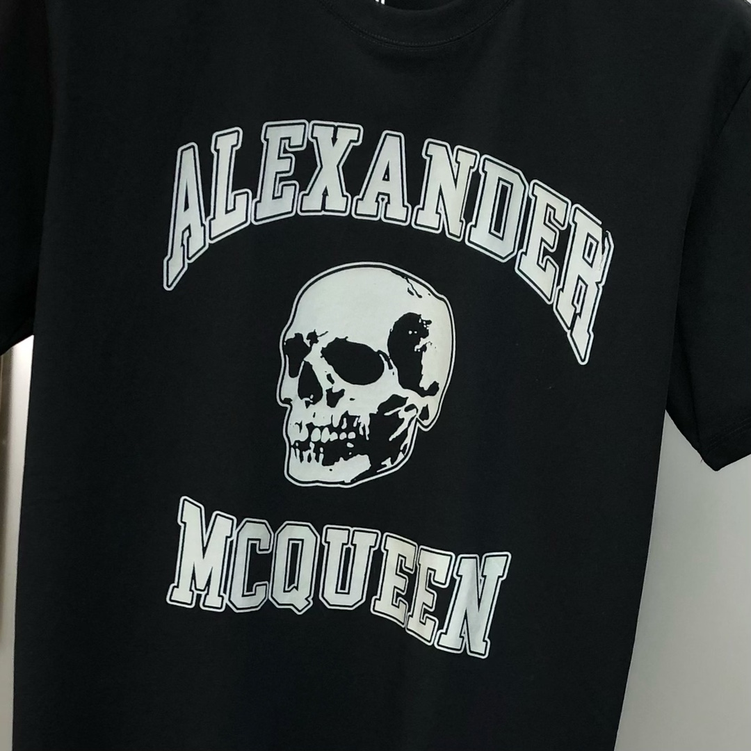 2025 McQueen High-End Short-Sleeve T-Shirt with Emerald Logo Print - 图片 5