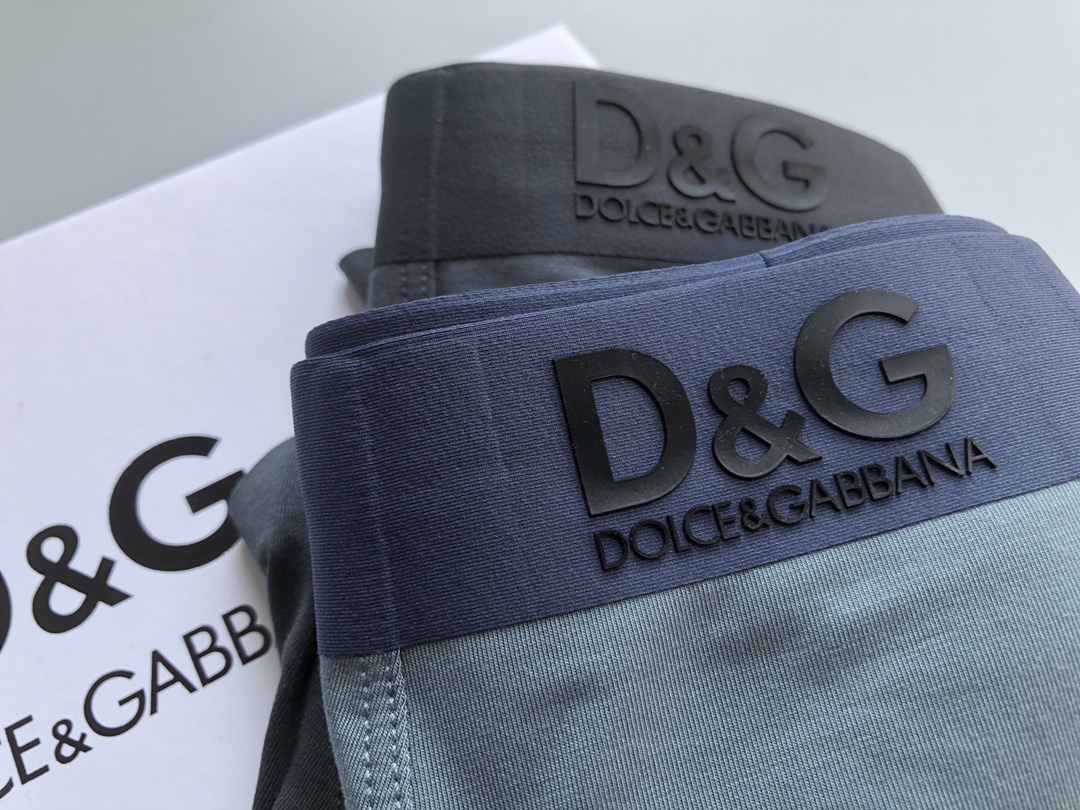 🔥🔥🔥DG爆款到货、莫代尔面料绝对的原单品质，无缝切割工艺 、科学配比 丝滑 透气 舒适！有型！ 一点也