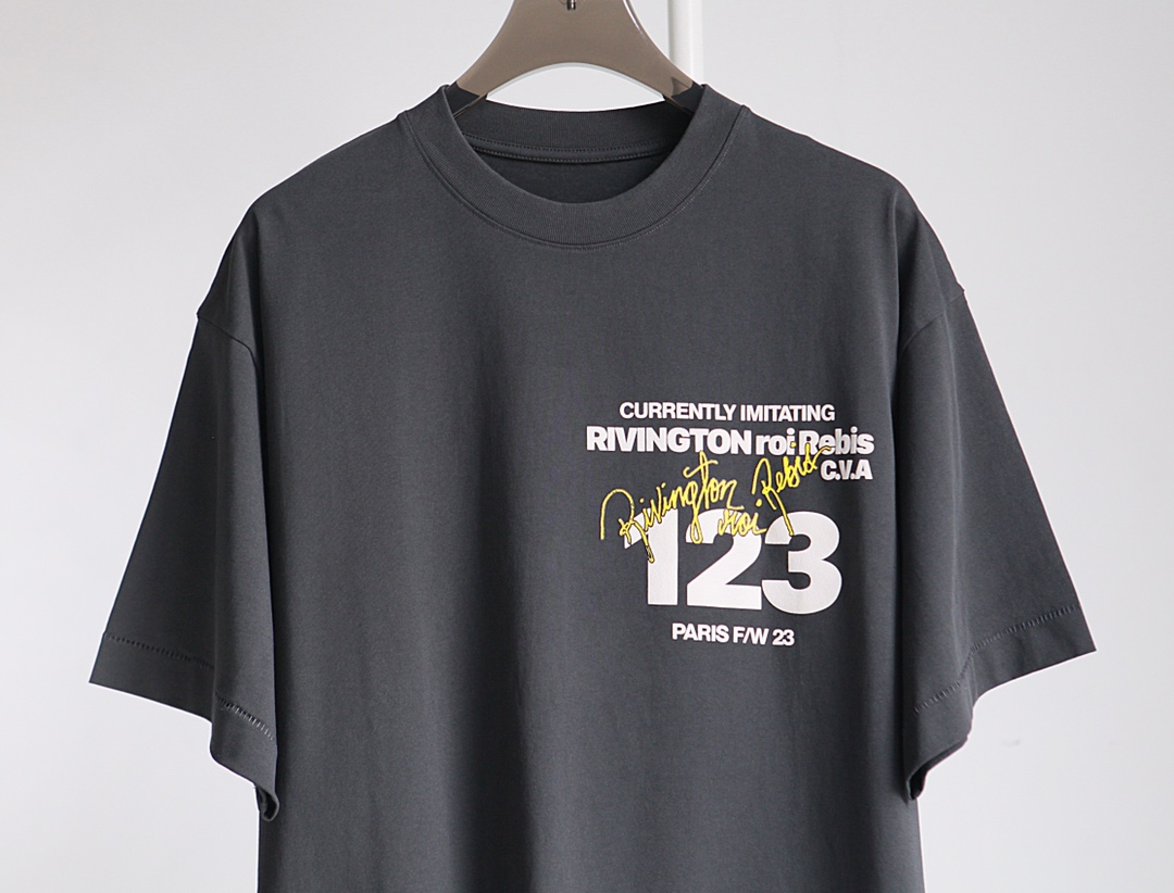 RRR12324春夏新品巴黎展会限定签字短袖Logo圆领短袖T恤此款前后背各自运用了极其特殊的服装加工工