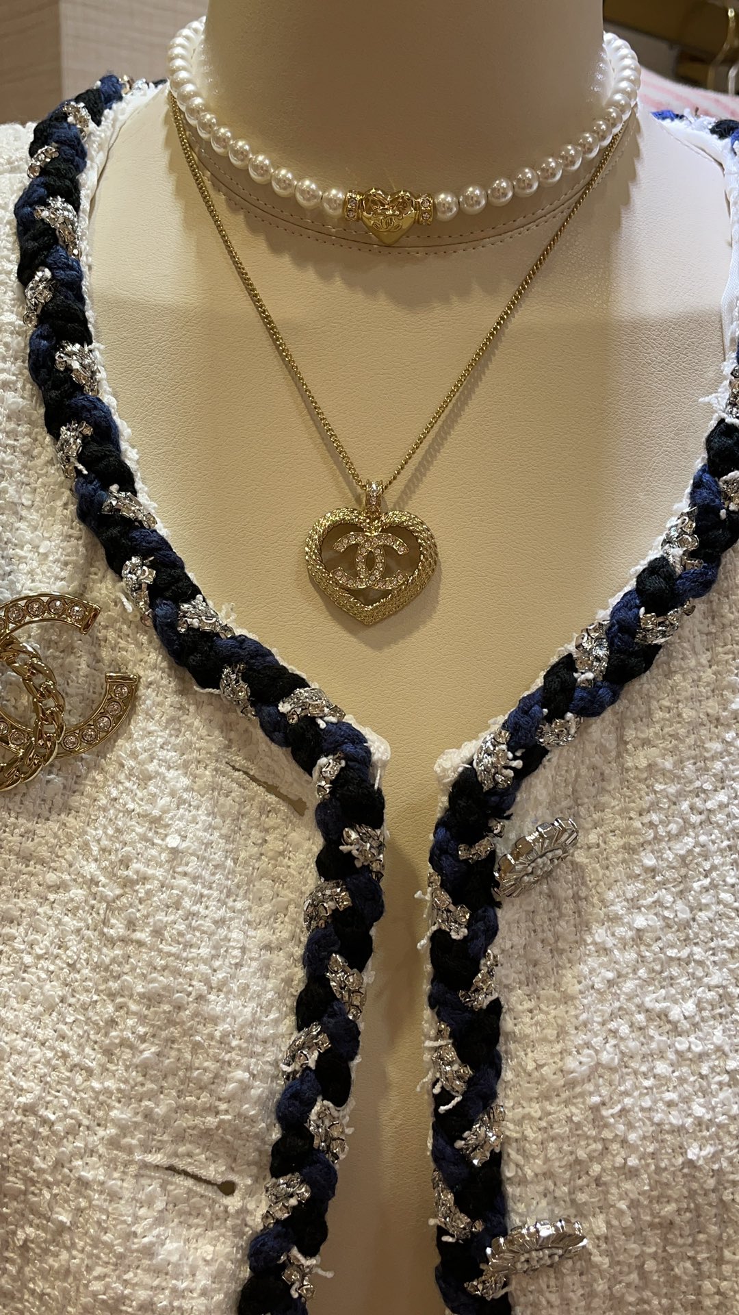 NO:104069,24P new gold double C love pearl necklace choker round and plump gold mini love, Chanel necklace, chanel, necklace1986090924P新款金色双C爱心珍珠项链choker 圆润饱满的金色mini小爱心,香奈儿项链,chanel,necklace,Jewelry