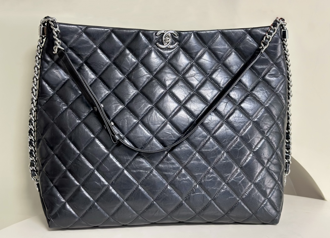 24 rare edition inspection CHANEL piping tote bag, super beautiful Chanel, made of Italian calfskin, size: 38x32x14cm