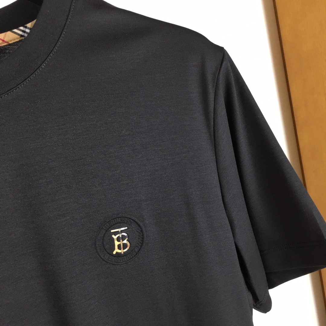 新品上市Burebr..y...高端品质2024春夏新款首发专柜最新款短袖圆领T恤高端订制设计前卫时尚！