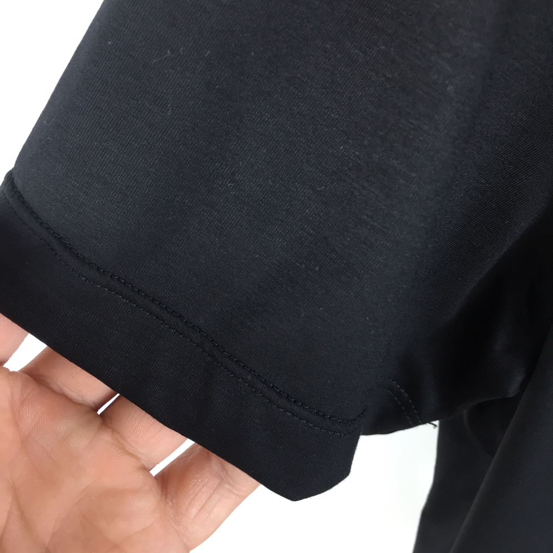 新品上市Burebr..y...高端品质2024春夏新款首发专柜最新款短袖圆领T恤高端订制设计前卫时尚！