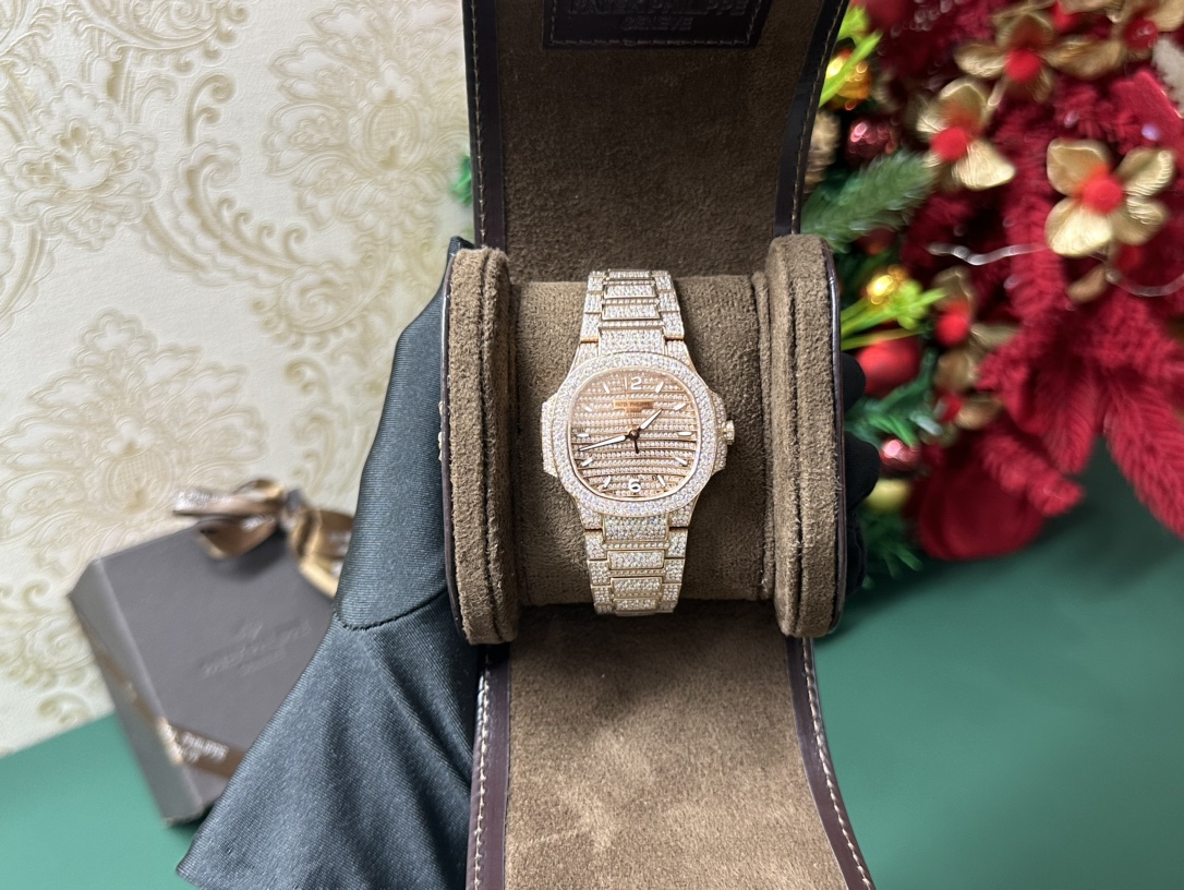 NO:148097,The standard equipment of rich women, Patta Lady Nautilus Stars, Imported Czech Rhinestones, 324sc All-in-one Machine, Perfect Quality Pictures, Details Pictures,19860909富婆的标配 百达女士鹦鹉螺满天星 进口捷克水钻 324sc一体机 完美品质做图 认准细节图,,Watch