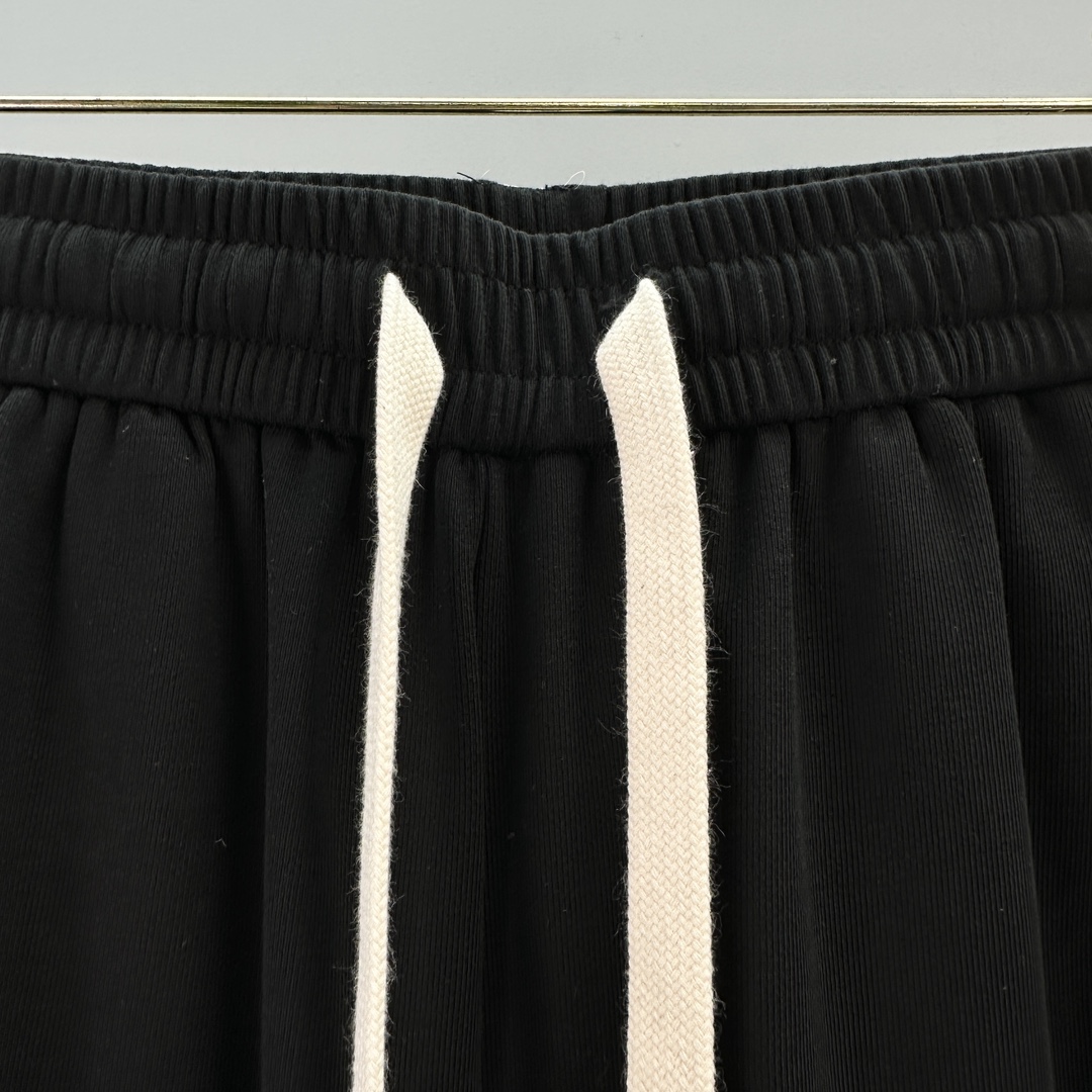 CL-春夏新款双C小章仔设计款直筒长裤裤脚可收缩调节两侧织带装饰版型上身️M-2XL