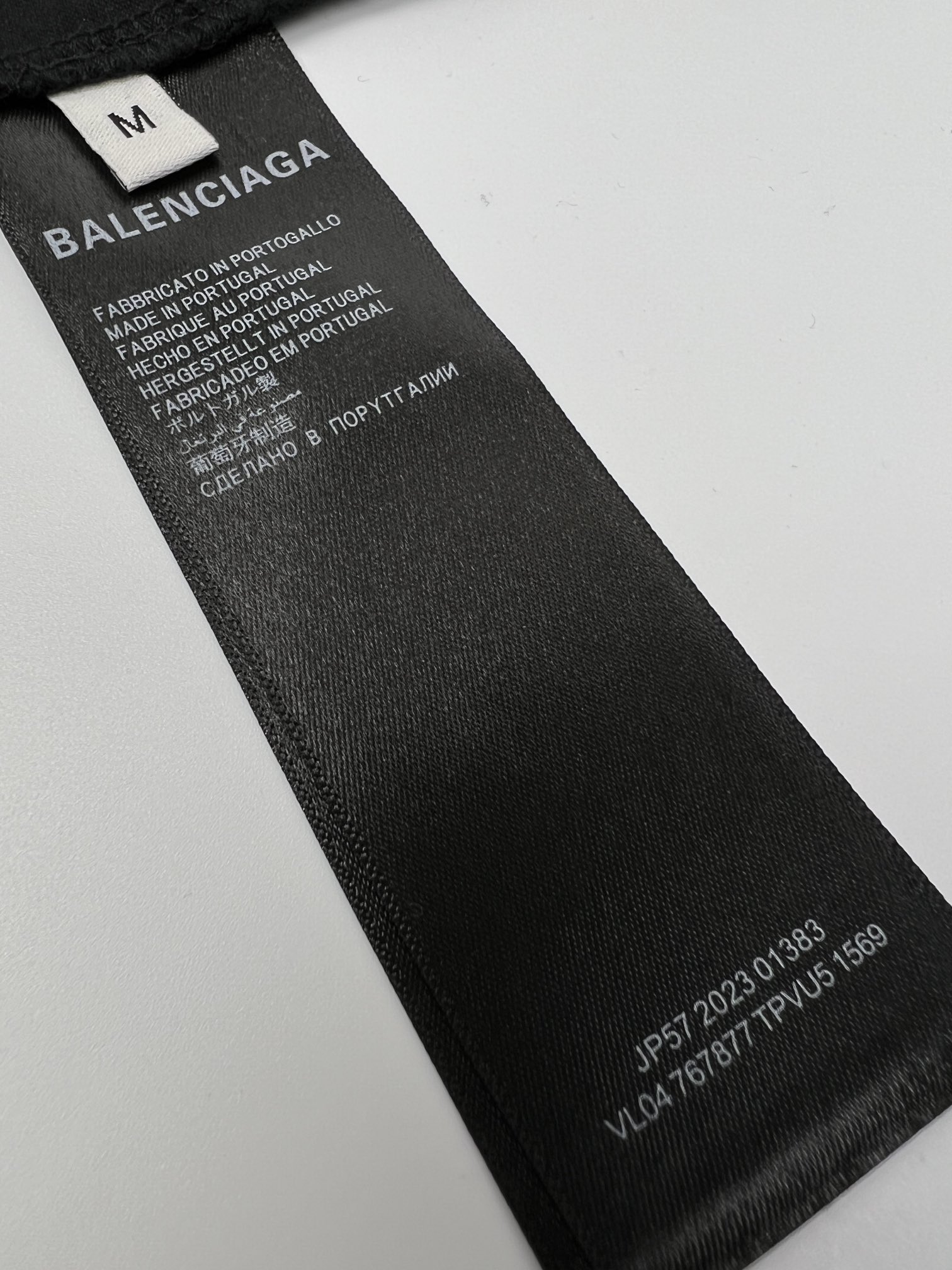 Balenciaga多元素商标短袖面料采用精梳全棉面料230克手感柔软舒适亲肤搭配全身满印商标极为前卫新
