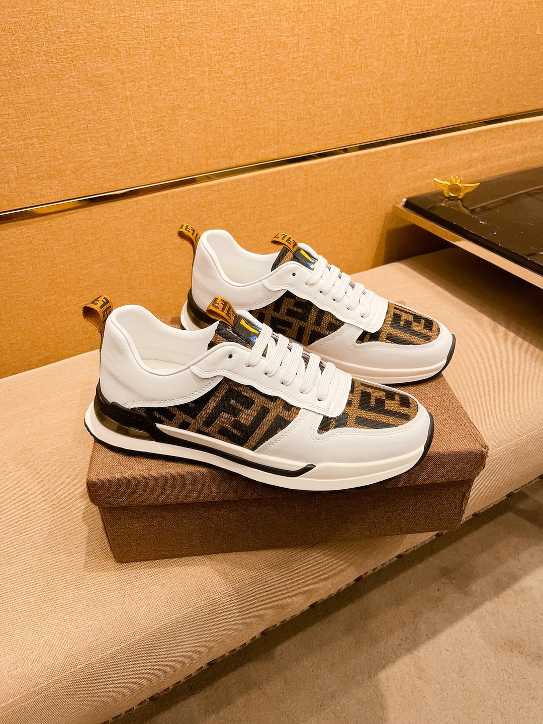 NO:273755,[Fendi] High-end Men's Shoes Brand Official Website 11's latest masterpiece upper is made of Italian imported cowhide with comfortable and breathable inner original non-slip and wear-resistant outsole, making walking more convenient and comfortable!  Exclusive new style, amazing work, beautiful 11 ​​replica [color] compared to the official quality!  Create a fashionable personality to set off your uniqueness!  A must-have for trendy men! Classic size: 38-44 Color 2 colors available, fendi, cowhide19860909【 芬迪】男鞋高端品牌 官网11最新力作鞋面采用意大利进口头层牛皮搭配舒适透气内里原版防滑耐磨大底制作,让行走更加便捷舒适！独家新款,惊世之作,与官方的质量相比美的11复刻[色]！打造时尚个性衬托你的与众不同！潮男必备!经典尺码:38-44 颜色 2色可选,,fendi,cowhide,Men's shoes