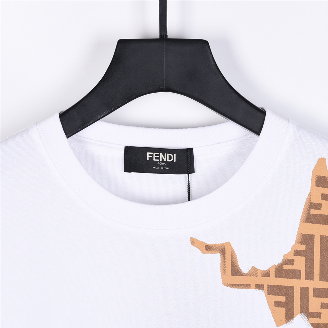 顶级版本 官网品质】 - FENDI/芬迪 2024《火焰渐变满印LOGO》 印花短袖T恤