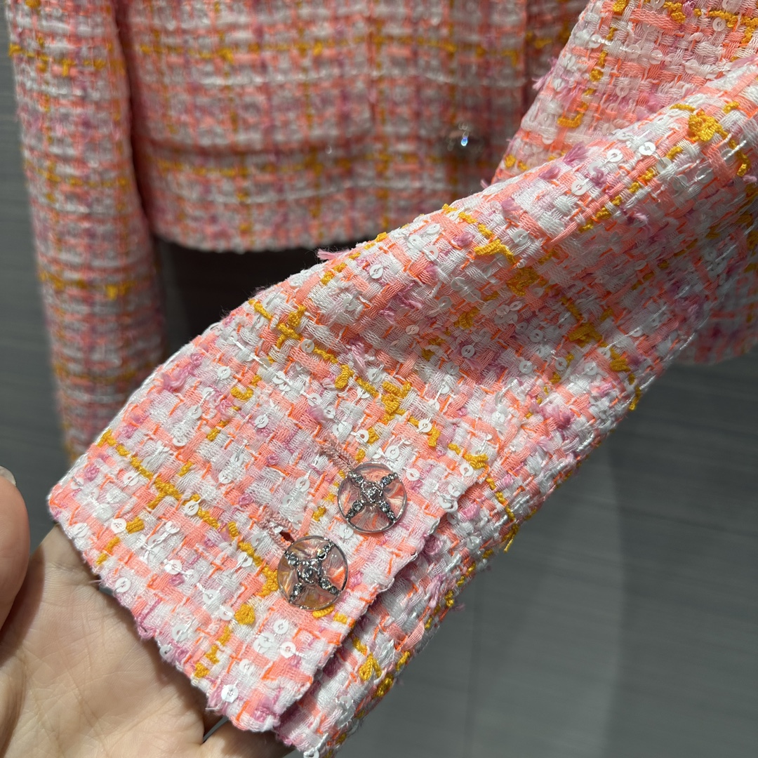 独家首发️高端品质Chane*早春新品短款粉色珠片小外套！高级又时髦的重工彩线珠版编织软花呢面料质感柔软