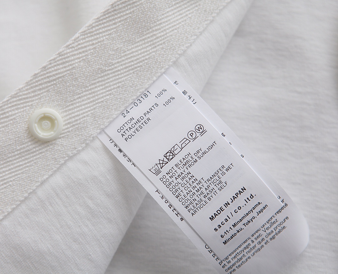 SACAI24春夏新品贴袋拉链设计圆领短袖T恤此款T恤领口加固双层螺纹设计拼接的很有巧思富有小心机拉链口