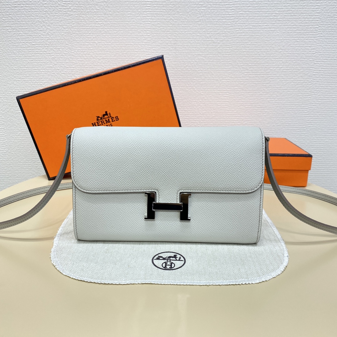 NO:698523,Pearl silver buckle Kangkang Woc crossbody bag, esom leather, with shoulder strap, 12 card slots, 2 banknote pockets, 1 central zipper coin purse, 1 front pocket, 1 back pocket. Size 20.5*13*2cm (length, width and height), Hermes, hermes, wallets, satchels, crossbody bags, Hermes,19860909珍珠会银扣 康康woc斜挎包,esom皮,有肩带,12个卡槽,2个钞票口袋,1个中央拉链零钱包,1个前袋,1个后袋. 尺寸20.5*13*2cm（长宽高）,爱马仕,hermes,wallets,satchels,crossbody bags,Hermes,,Bag