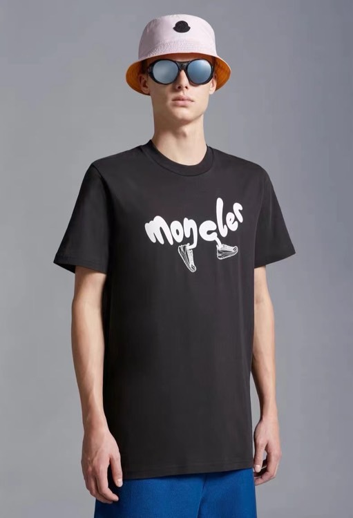 moncler蒙口24s男士跑步标识棉质圆领趣味签名短袖t恤这款修身版型t恤采用棉质平纹针织面料制成是男