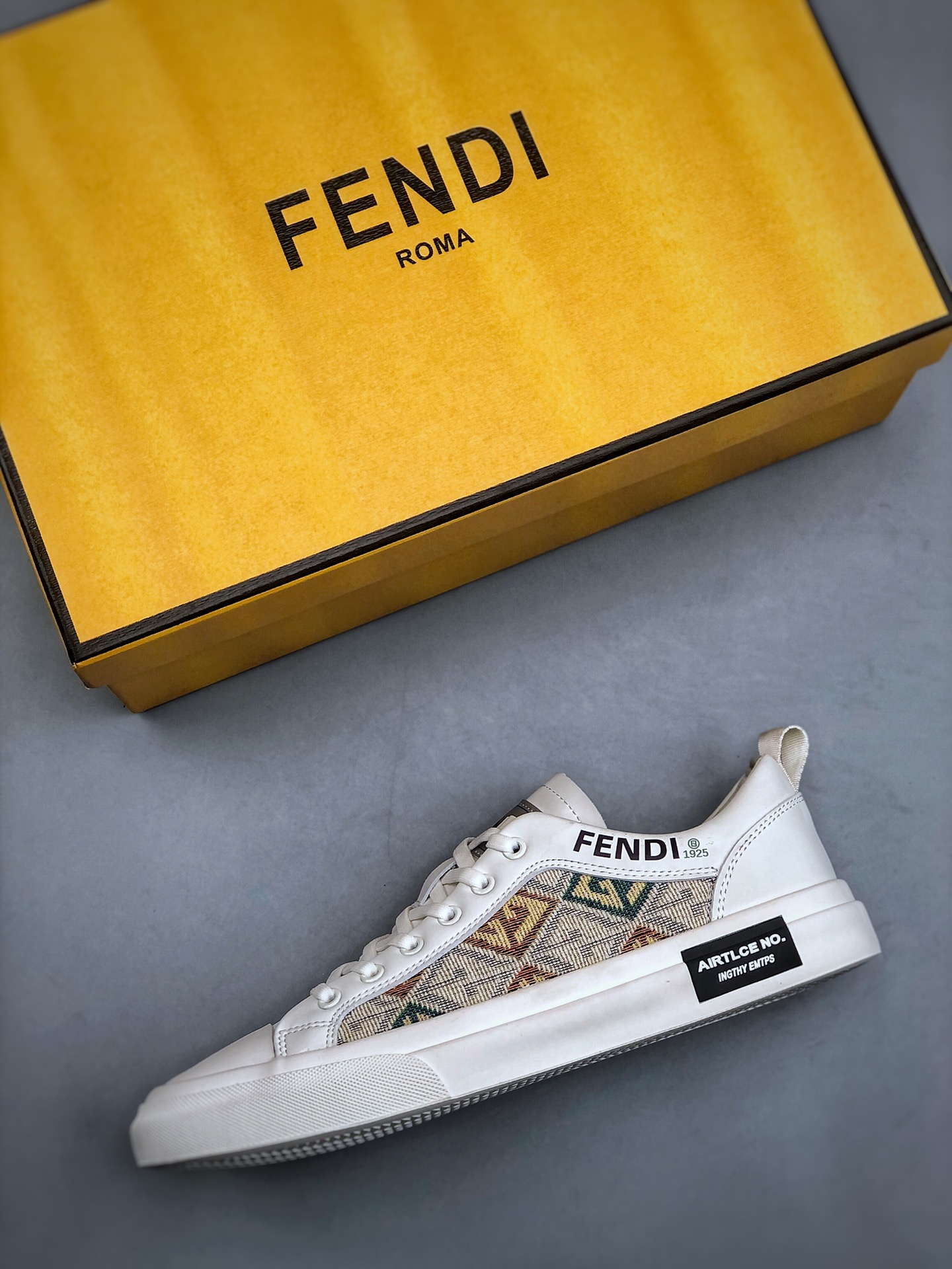 260 FENDI/ 芬迪 运动跑鞋/休闲鞋