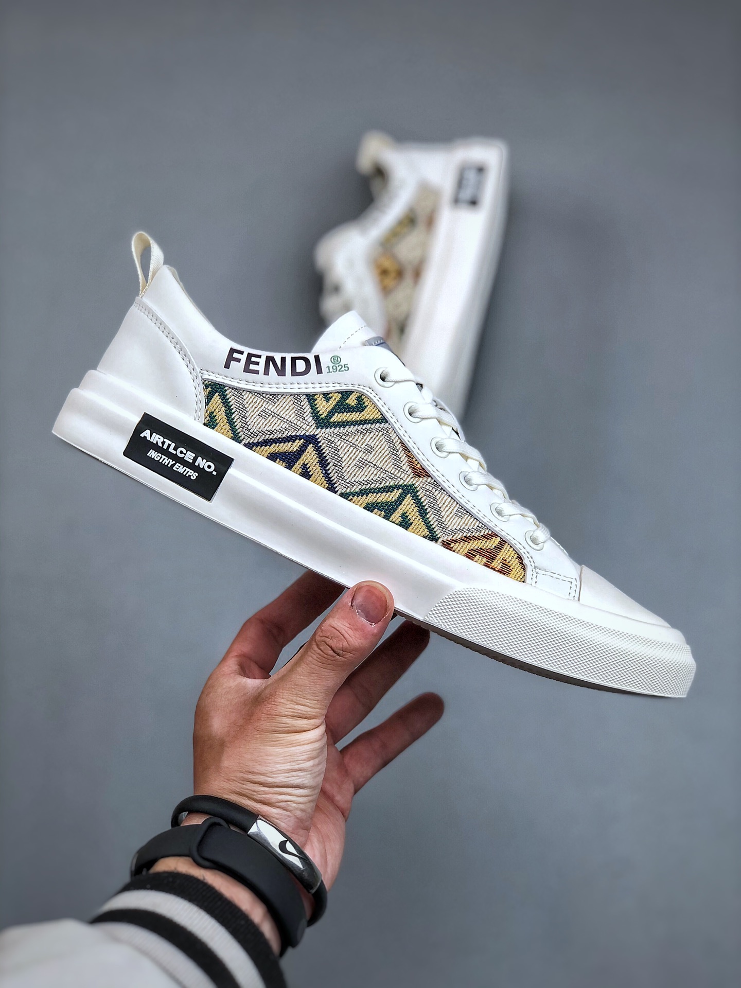 260 FENDI/ 芬迪 运动跑鞋/休闲鞋