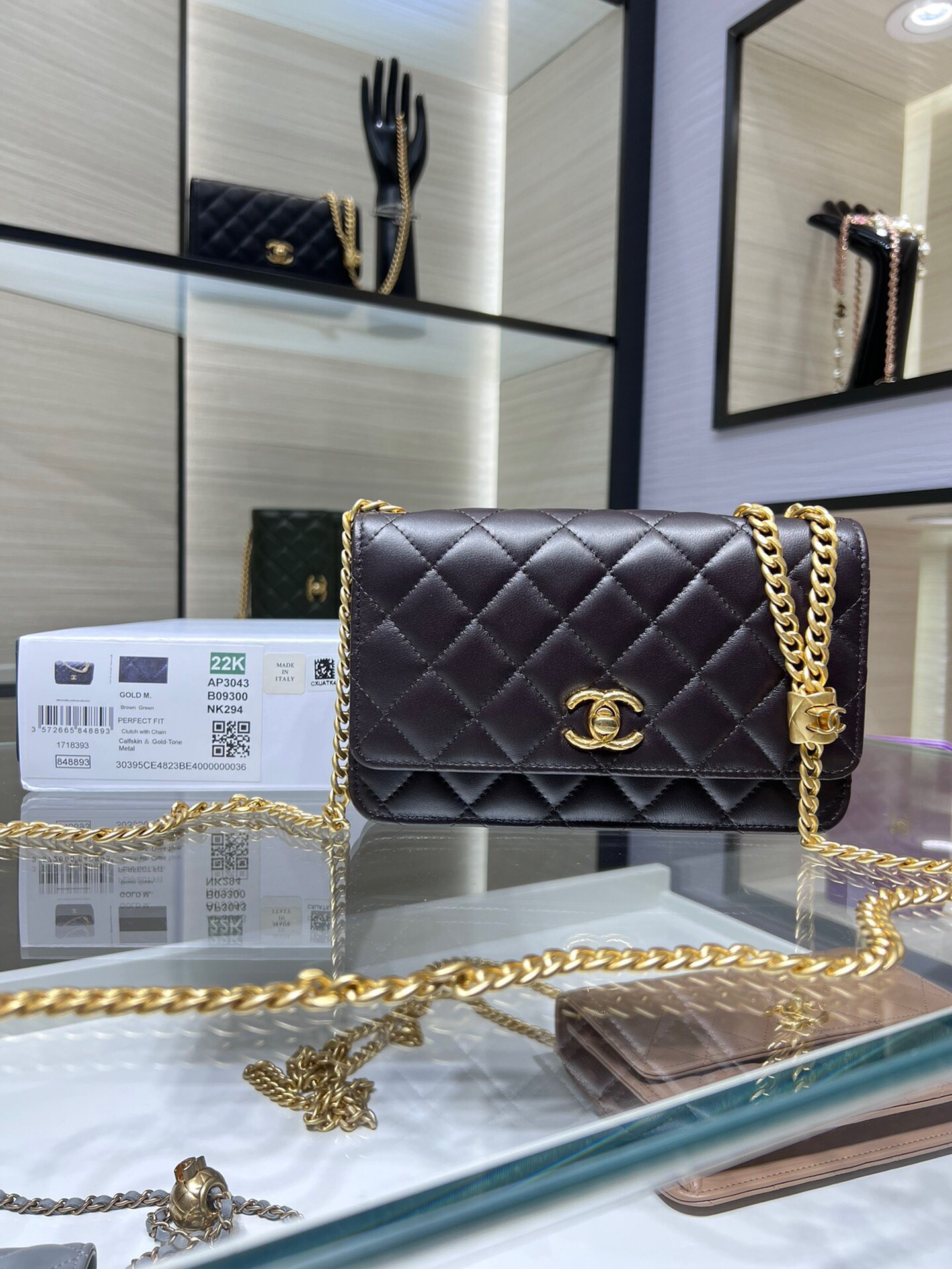NO:177688,Genuine Ohanel 22K New Woc Gold Ball Model The most beautiful adjustment buckle Adjustable chain Use double C embossing craftsmanship logo exquisite and beautiful 19cm AY,CHANEL,chanel19860909正品级  Ohanel 22K 新品Woc 金球款 最美调节扣 可调节链条的 采用双c浮雕工艺logo精致绝美 19cm AY,CHANEL,chanel,Bag