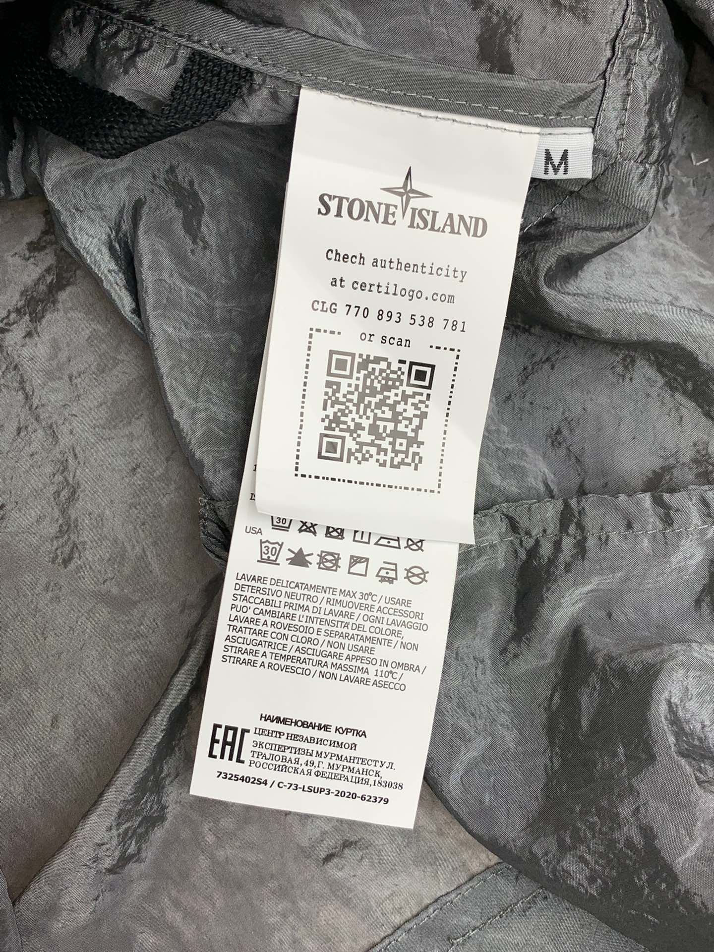 STONEISLAND石头岛金属尼龙多拉链防晒服外套独家制作的面料让这件防晒服成为当下最火的搭配利器！面