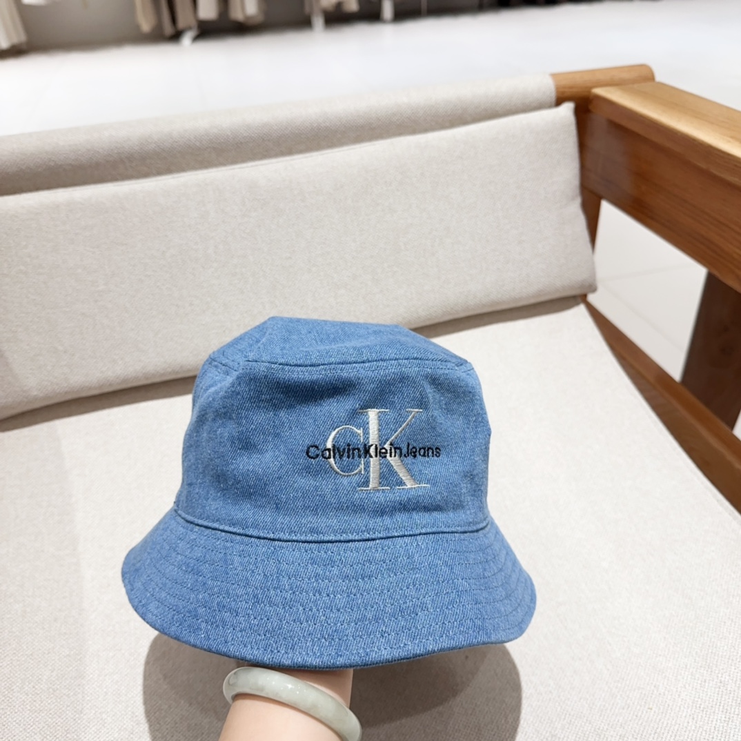 NO:193381,CK new style, washing and old denim fisherman hat, newly launched washing cowboy series, casual and versatile wardrobe matching artifact hat, straw hat, fisherman hat, baseball hat, hat, espadrilles, hats19860909CK新款 水洗做旧牛仔布渔夫帽 新推出洗水牛仔系列,休闲百搭 衣橱搭配神器帽子草帽渔夫帽棒球帽,帽子,espadrilles,hats,hat