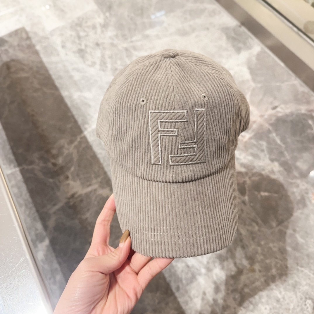 NO:193367,Fendi's new corduroy series baseball hats are very suitable for the current hats. Must-have ya~ Retro fashion. Special colors are just a quick win. Personal hats, straw hats, fisherman's hats, baseball hats, fendi, espadrilles, hats19860909F芬迪 新款灯芯绒系列棒球帽 非常适合现在的一款帽子 穿搭必备ya～ 复古时尚 特别的颜色上头简直秒杀全场 自留帽子草帽渔夫帽棒球帽,帽子,fendi,espadrilles,hats,hat