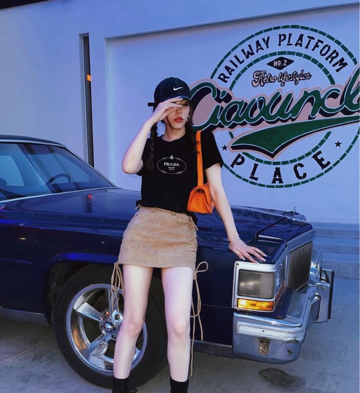 NO:316160,Pra Pu’s family!  Special counter model!  The same style as Angela Chang!  Embroidered letter logo pattern on chest with round neck mercerized cotton short-sleeved T-shirt!  Complete three standards!  Two colors!  S/M/L/XL, shipped in stock!  (M size bust 90 garment length 60), prada, prada, T-shirt,tees, t-shirt,alexander wang19860909Pra普家！专柜款！张韶涵同款！胸前刺绣字母logo图案圆领丝光棉短袖T恤！三标齐全！两色！码数S/M/L/XL,现货发！(M码胸围90衣长60),,prada,prada,T-shirt,tees，t-shirt,alexander wang,Women's clothing