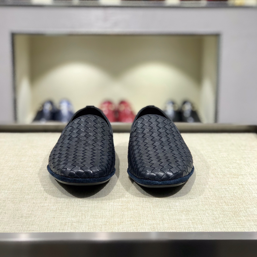 NO:743293,-High-end quality -New loafers, purchasing agent level -Material -Original imported calfskin, with hand-woven fabric -Inner foot pads, water-dyed cowhide -Original leather outsole Size 39-44 (customized at 38,45, non-refundable and non-exchangeable) -,,loafers,cowhide,Leather soles19860909-高端品质 -新品乐福鞋,代购级别 -材质-原版进口小牛皮 ,配手工编织 -内里垫脚 水染牛皮 -原版真皮大底 Size 39-44（38,45定制不退不换） -,,loafers,cowhide,Leather soles,Men's shoes