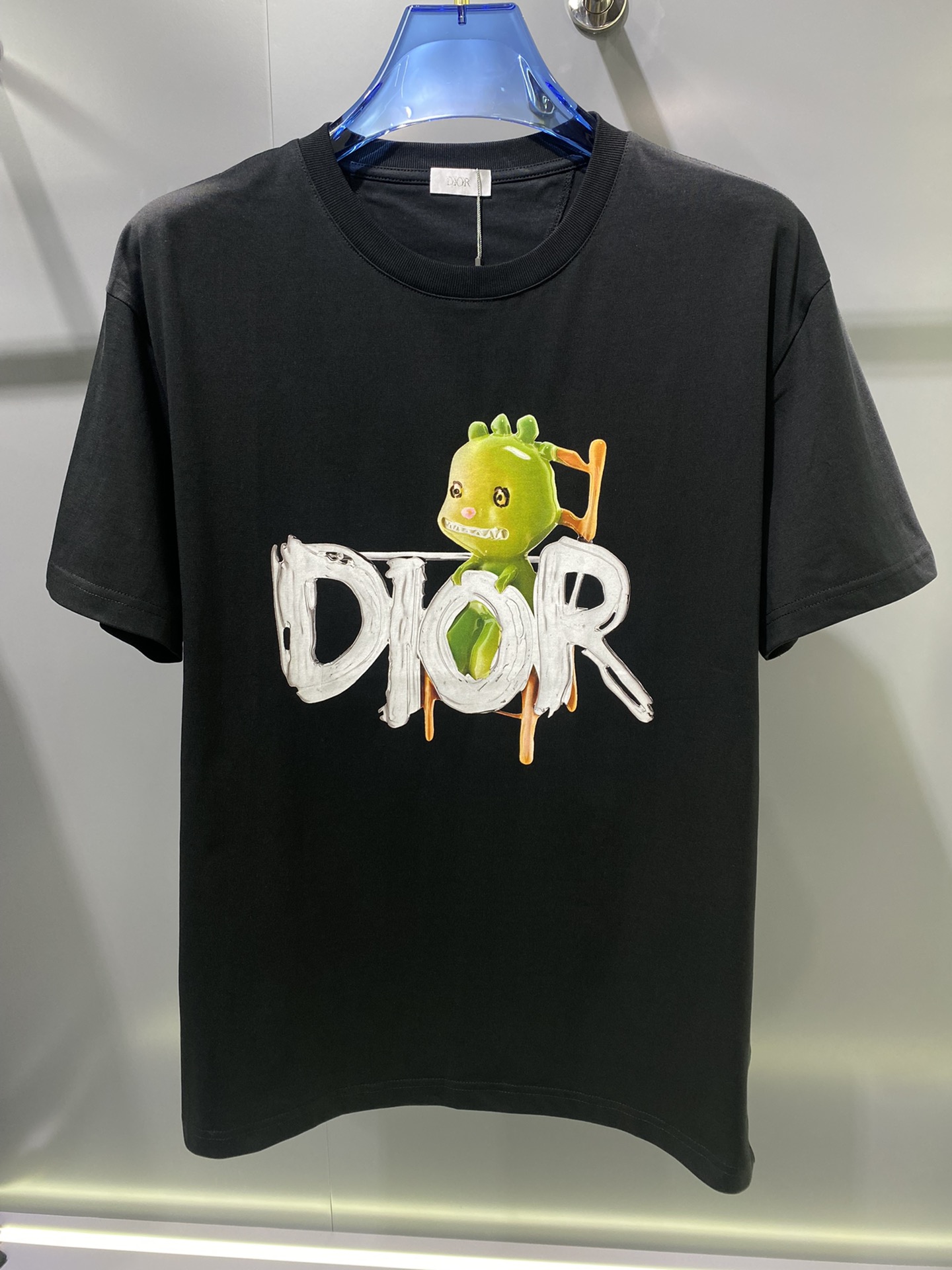 最新最顶级版本胸前Dior字母logo卡通精灵图案最顶级的品质专柜原单短袖顶级制作工艺进口面料专柜款独特