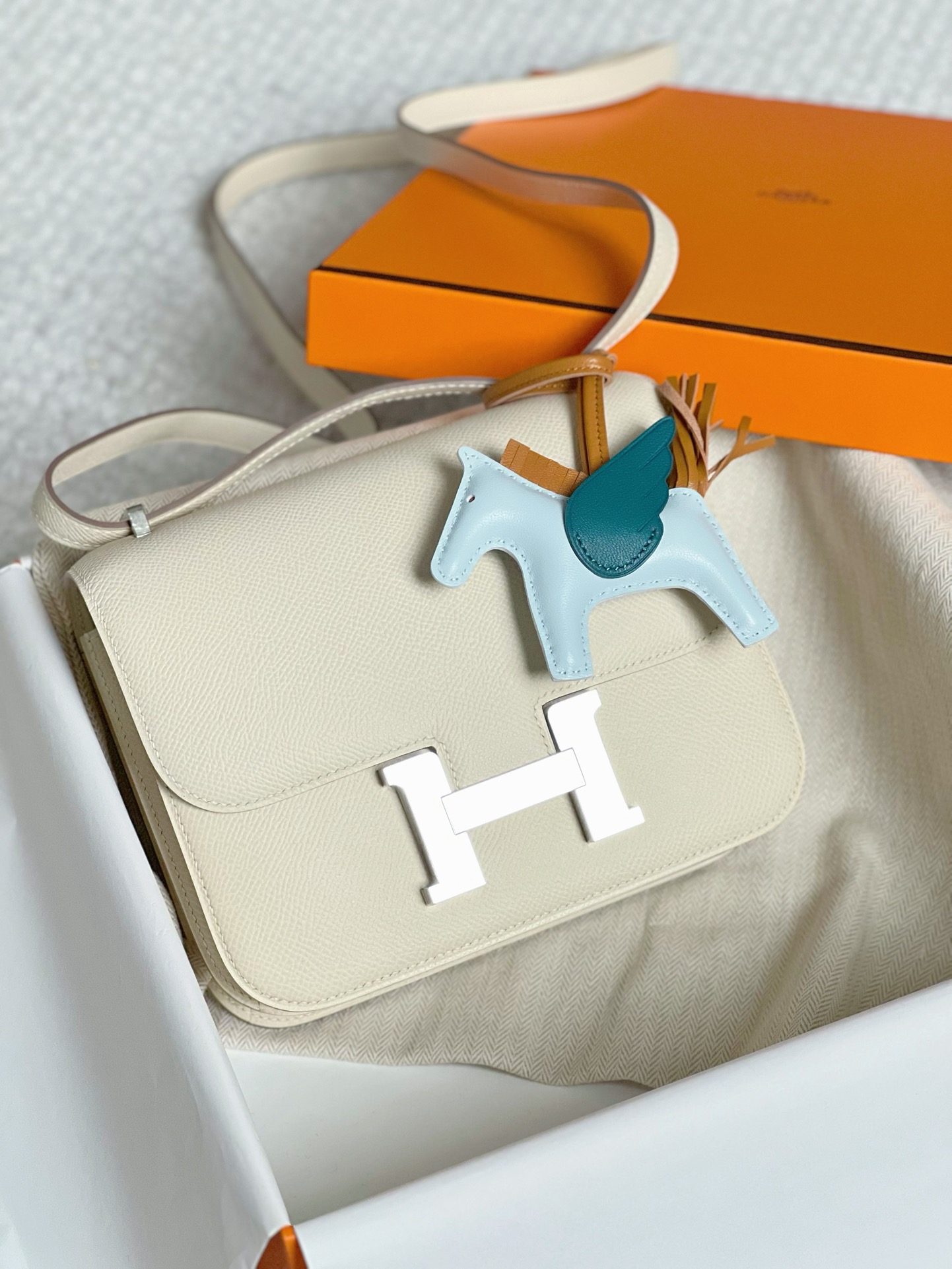 Hermes Constance Bolsos cruzados y bandoleras Batido blanco Blanco Hardware plateado Mini