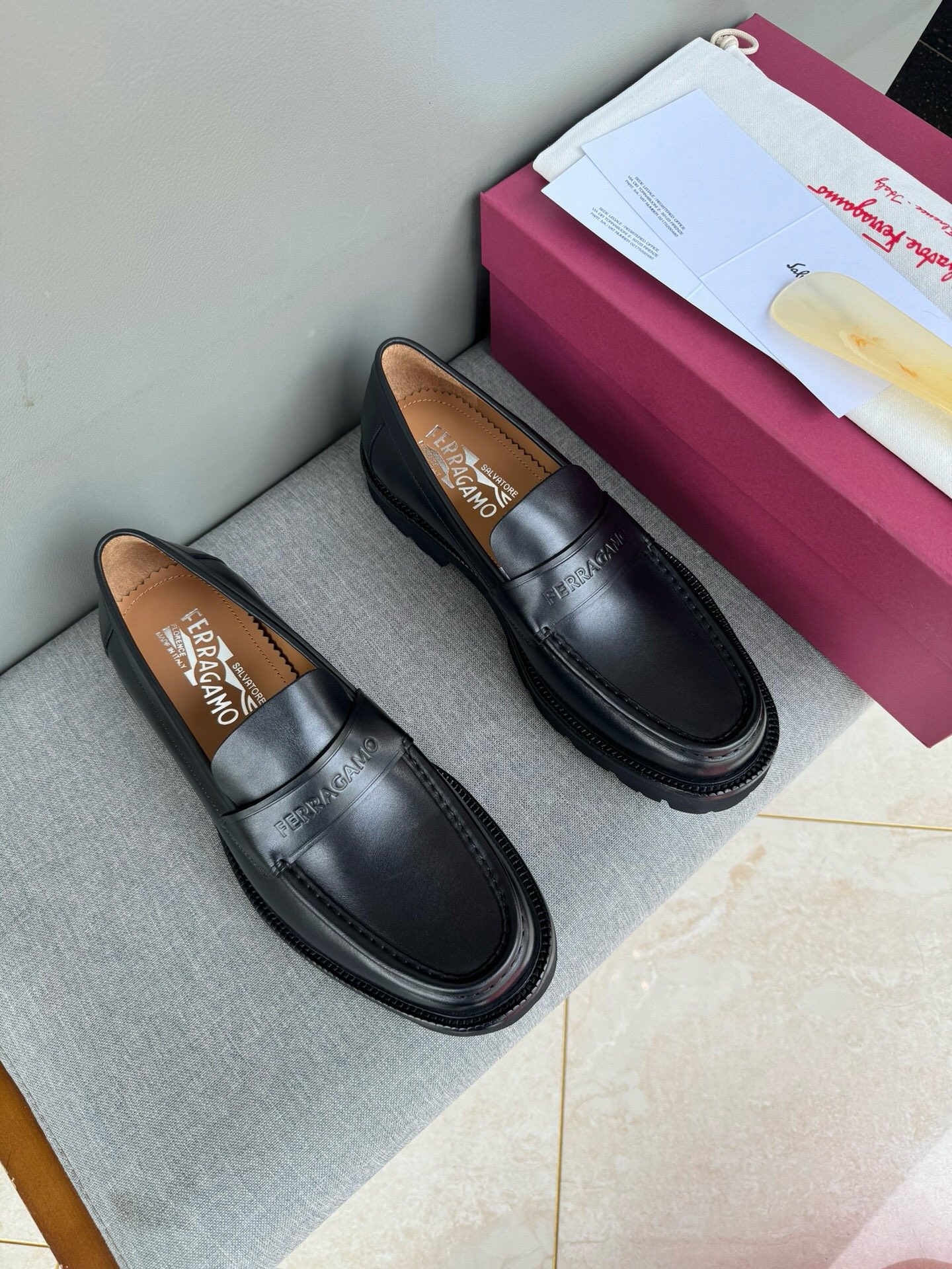 NO:216555,Brand Ferragamo color original color matching Size 39-44 Custom made 38.45 Price Material Ferragamo high quality · real shot new style Business casual leather shoes Top original single cow goods regular shoe factory upper imported cowhide made luxury cowhide inner high-end quality matching makes the whole shoe high-end and atmospheric Original foamed sole, Ferragamo leather shoes, ferragamo, ferragamo, cowhide19860909品牌Ferragamo 颜色原版配色 码数39-44定做38.45 价格 材质菲拉格慕高质·实拍新款 商务休闲皮鞋顶级原单牛货正规鞋厂出品鞋面进口牛皮制作奢华牛皮内里高端品质搭配使整个鞋子高端大气 原版发泡大底,菲拉格慕 皮鞋,ferragamo,ferragamo,cowhide,Men's shoes