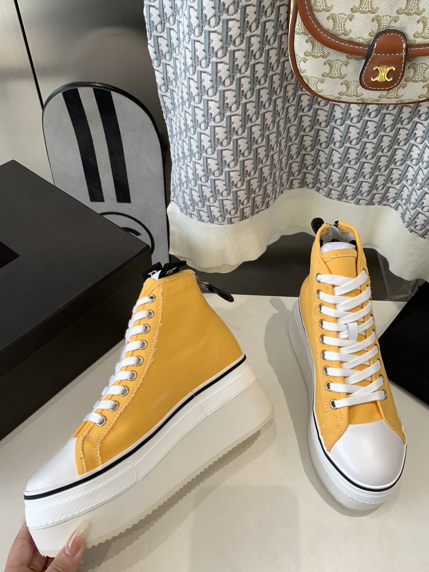R13 Shoes: Comfortable Grinding Material Soles, New York Brand with Rebel Aesthetics. - 图片 5