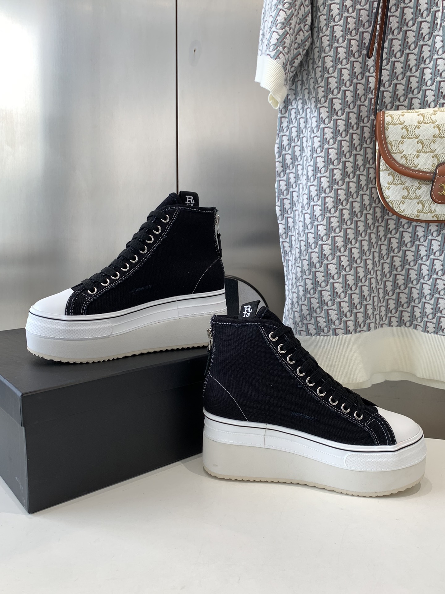 R13 Brand: Rebel Aesthetics with Comfortable Grinding Material Shoes - 图片 3