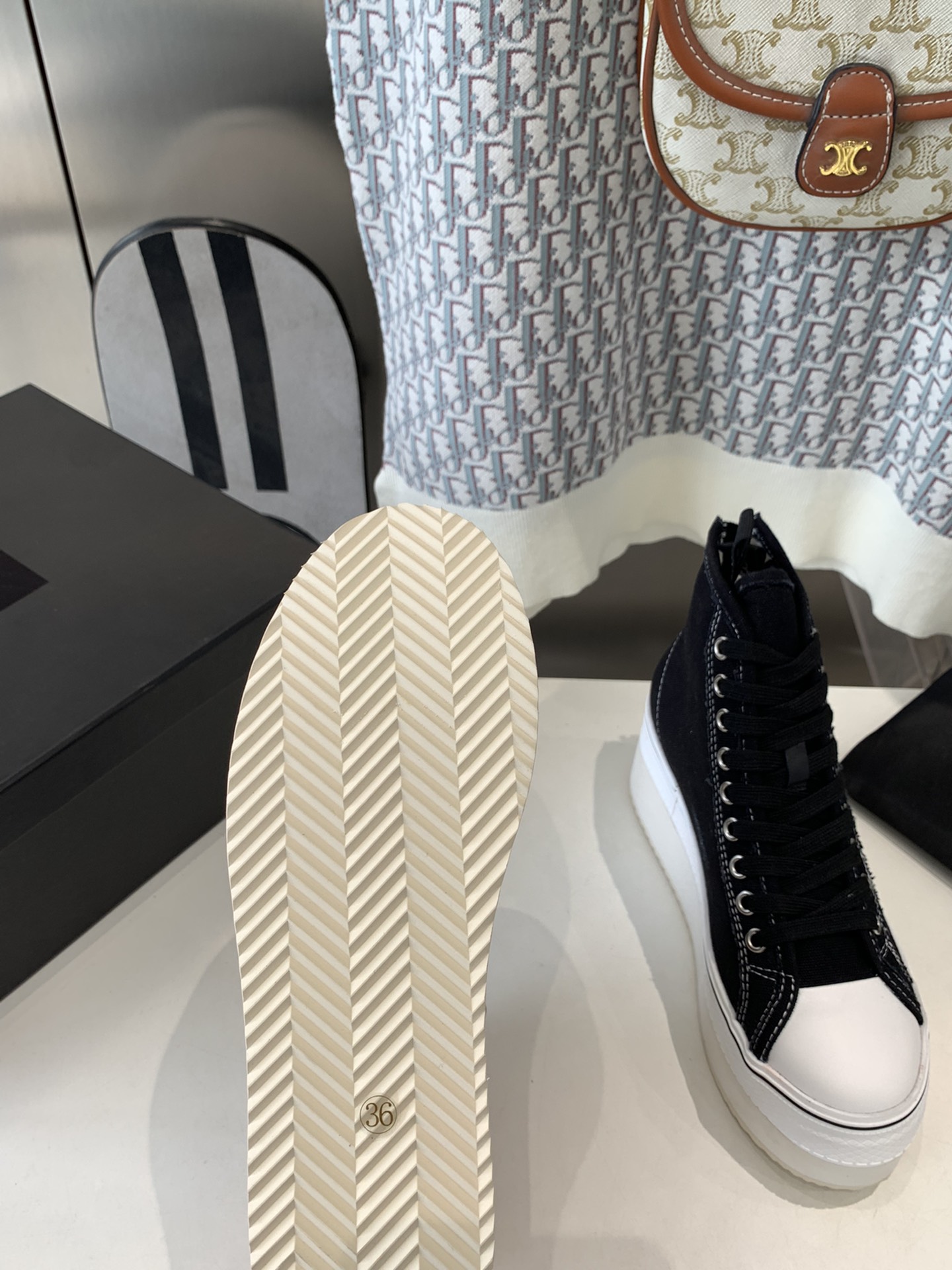 R13 Brand: Rebel Aesthetics with Comfortable Grinding Material Shoes - 图片 8