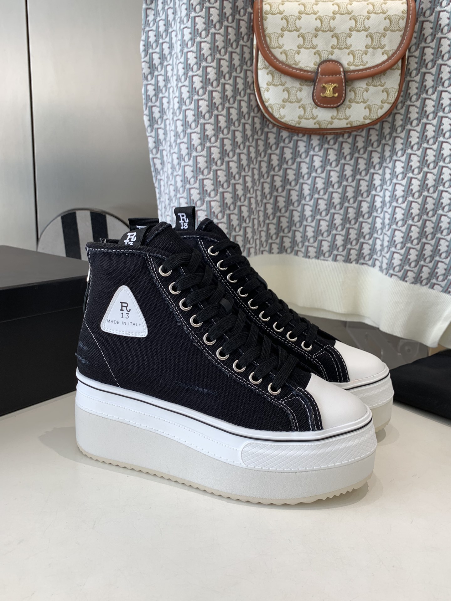 R13 Brand: Rebel Aesthetics with Comfortable Grinding Material Shoes - 图片 4