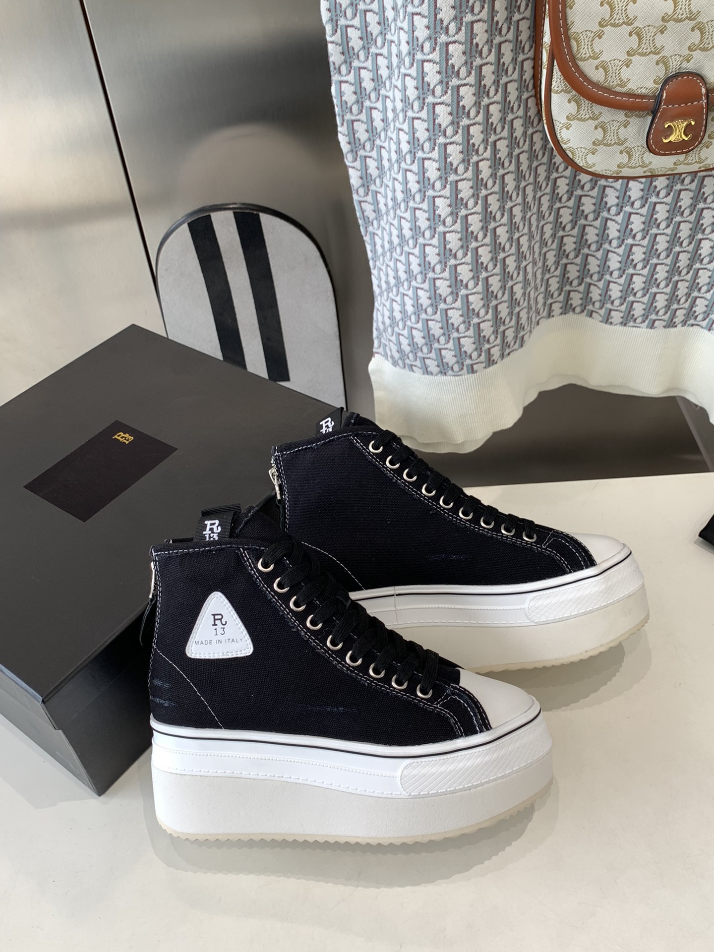 R13 Brand: Rebel Aesthetics with Comfortable Grinding Material Shoes - 图片 6