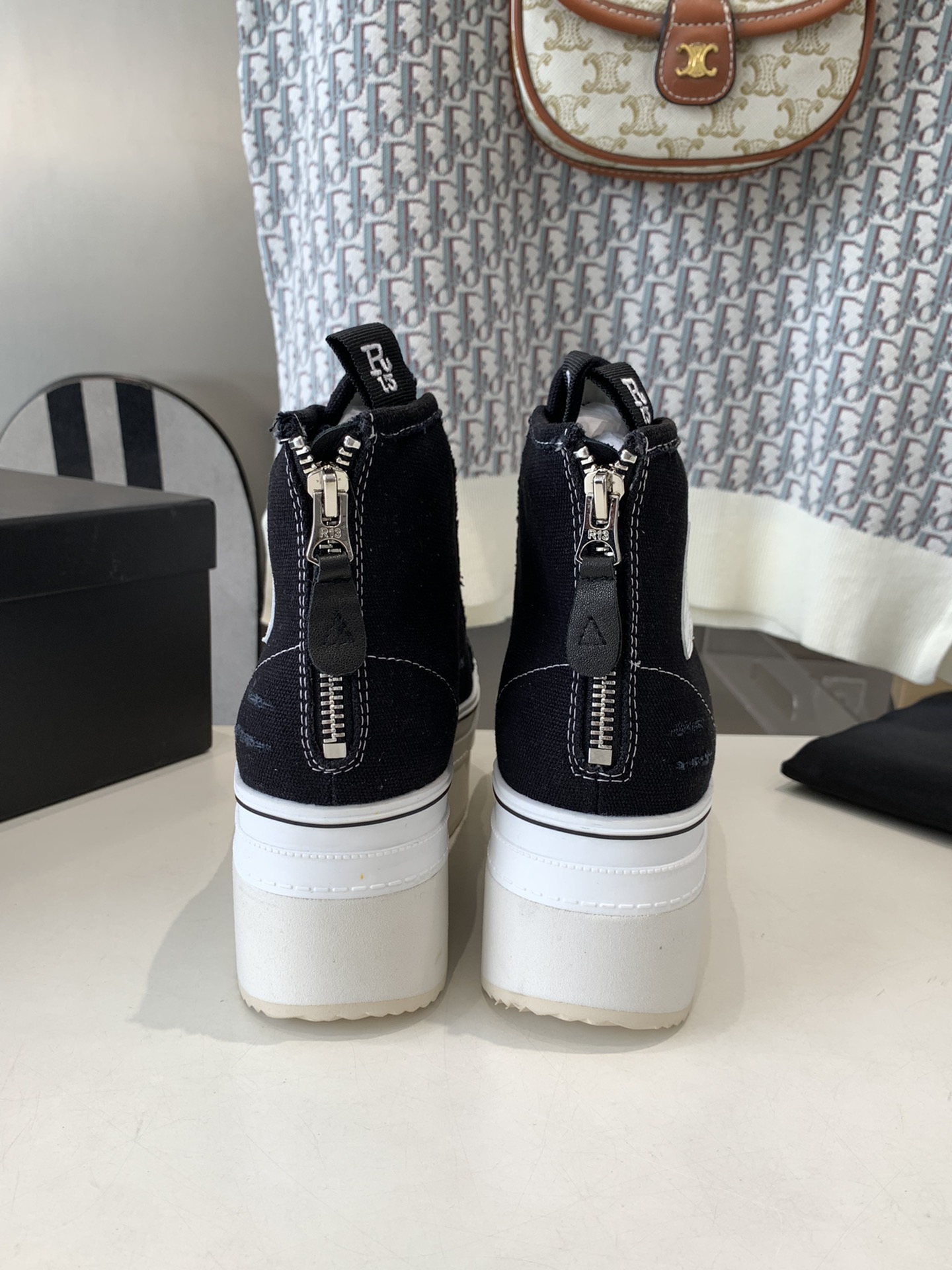 R13 Brand: Rebel Aesthetics with Comfortable Grinding Material Shoes - 图片 9