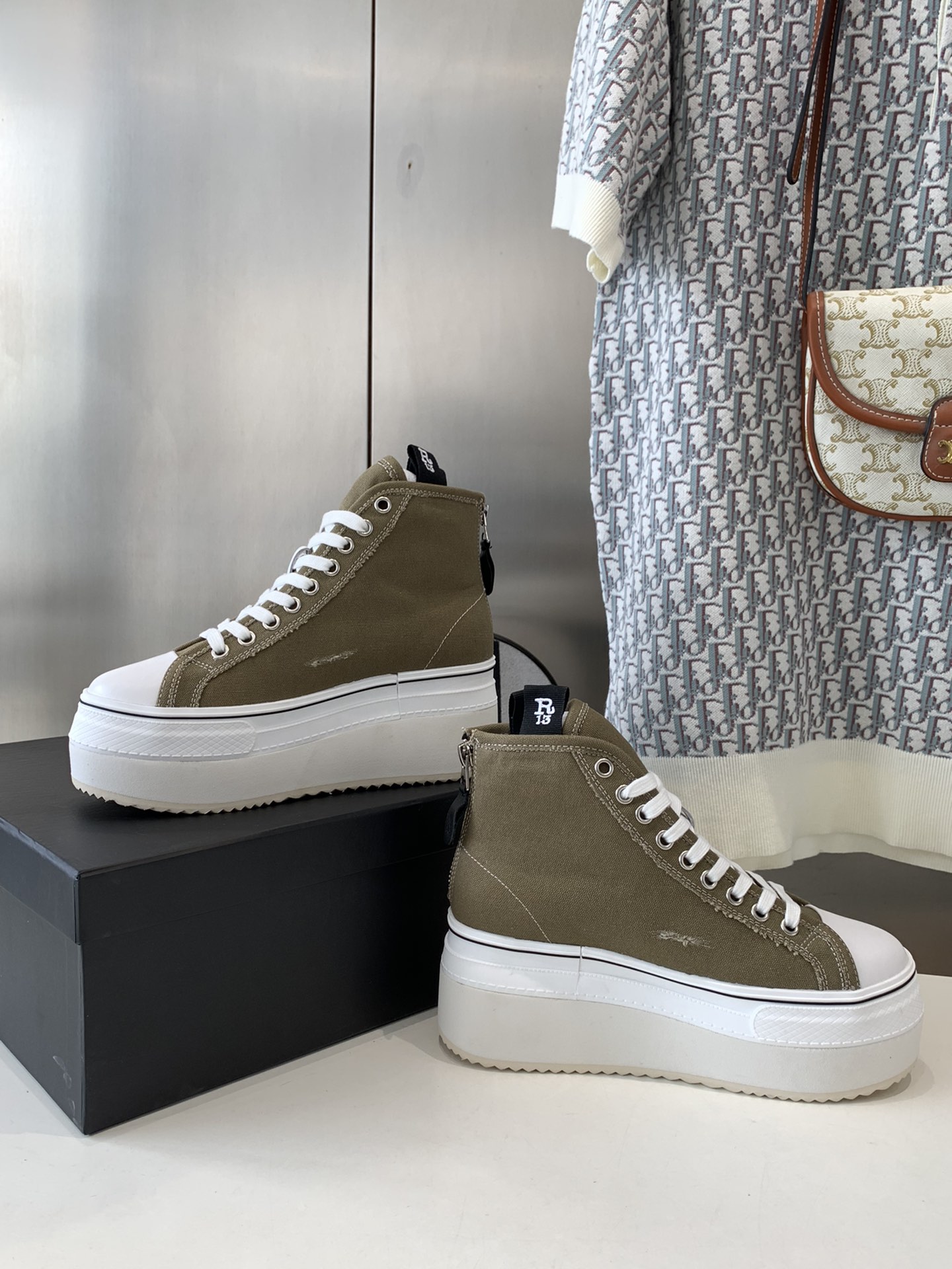 R13 Factory Shoes: Comfortable Grinding Material Soles Reflecting American Rebellion Style - 图片 3