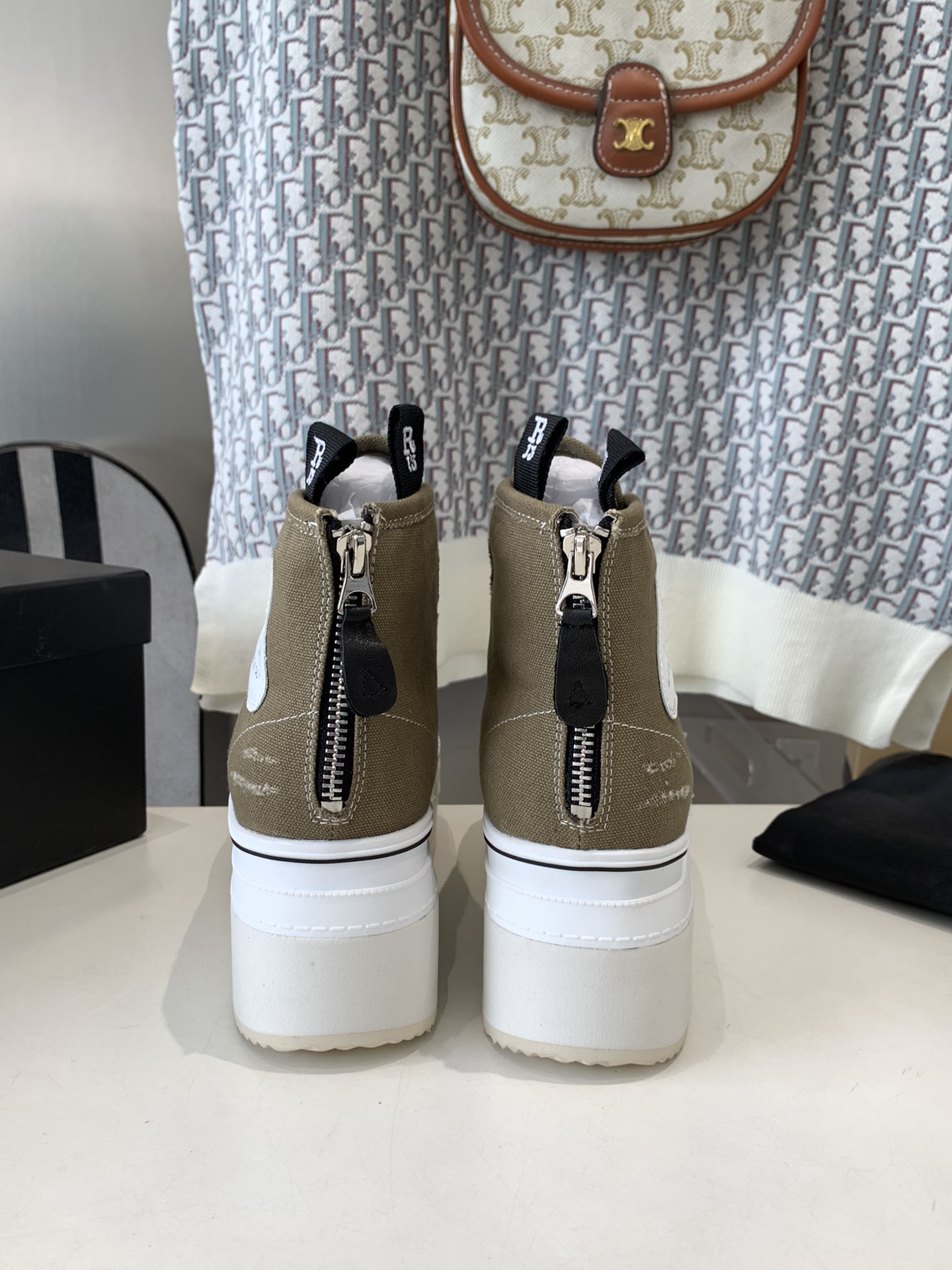 R13 Factory Shoes: Comfortable Grinding Material Soles Reflecting American Rebellion Style - 图片 9