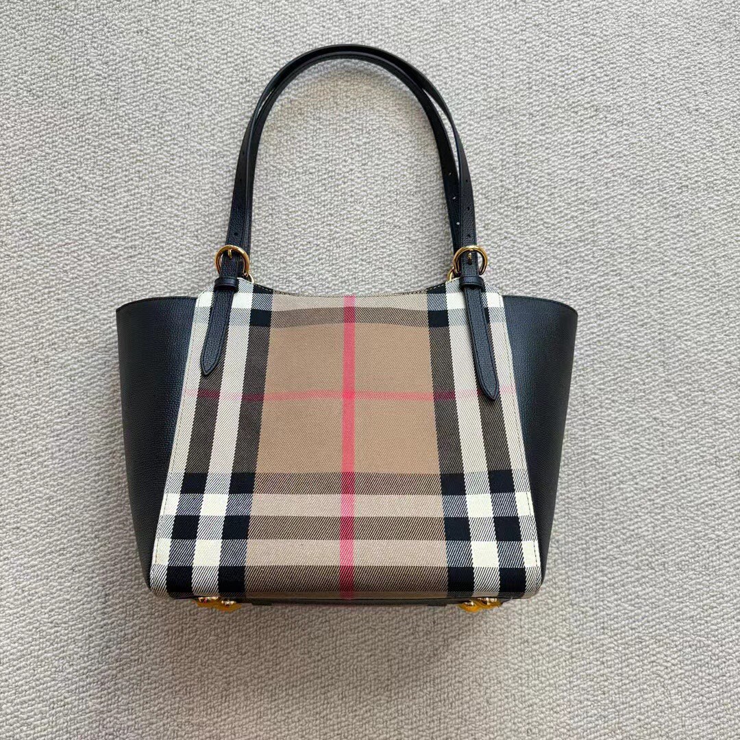 Burberry High-end details shippedBabies close your eyes to buyLatest classic women's plaid magnetic buckle shoulder handbag bat style