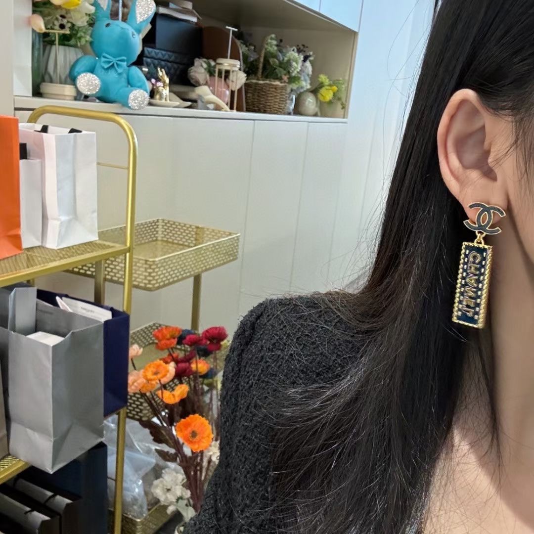 编码E2543 🛍香奈儿耳钉热销款🔥爆上新🆕🆕🆕 一致专柜🆕😎CHAN 24 仿牛仔双c长方牌耳环🤡字母