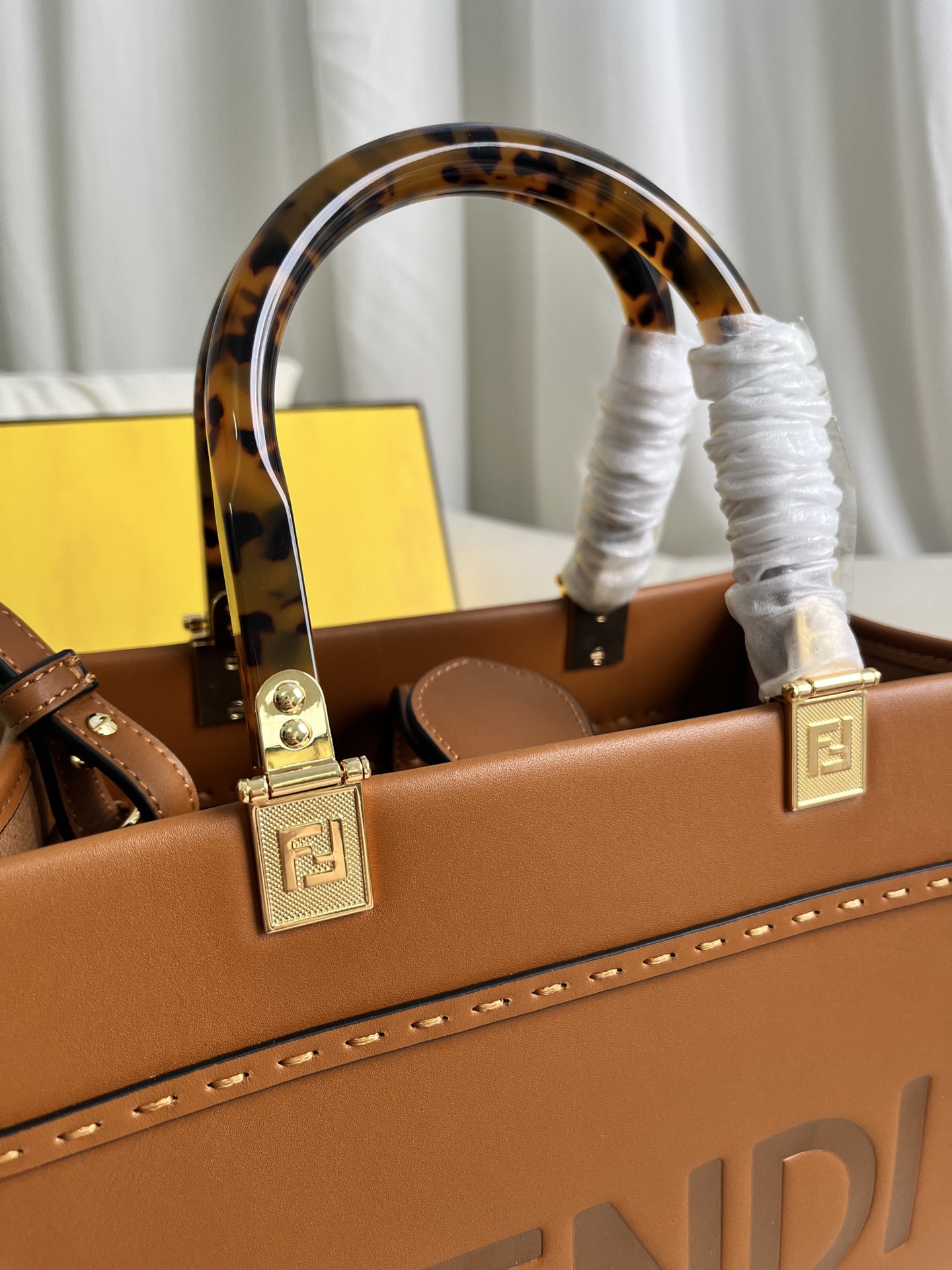 Fendi Roma Embossed Leather Tote Bag with Amber Handles - Stylish & Functional 5 i1710825352 4449 3