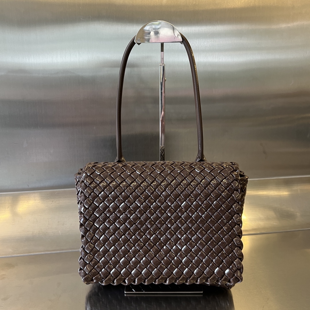Top Sale
 Bottega Veneta BV Intrecciato Handbags Crossbody & Shoulder Bags Weave Patent Leather