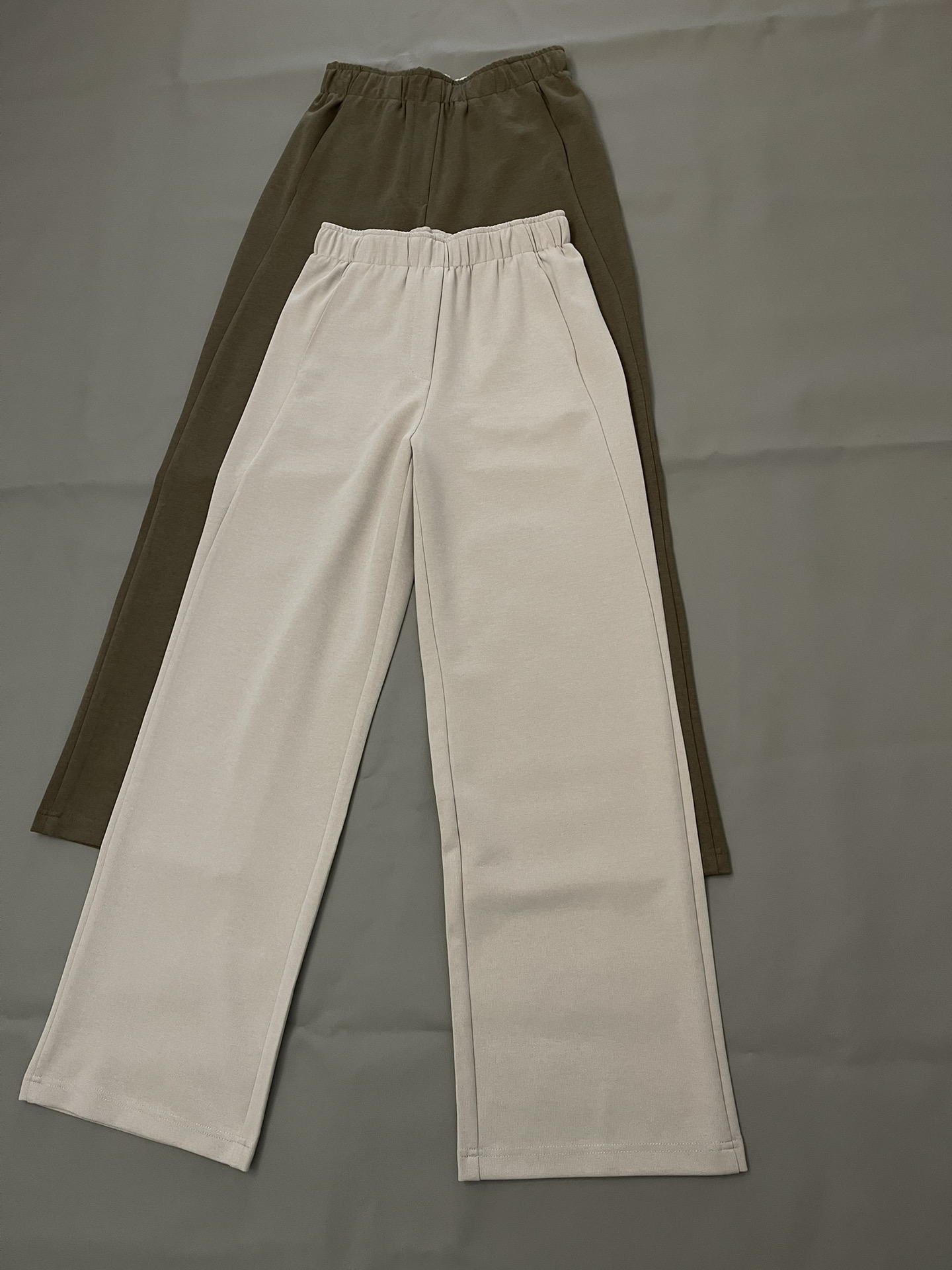 平铺 ：实拍俩色 做工细节和里层边加固，侧腰口袋，裤脚等。