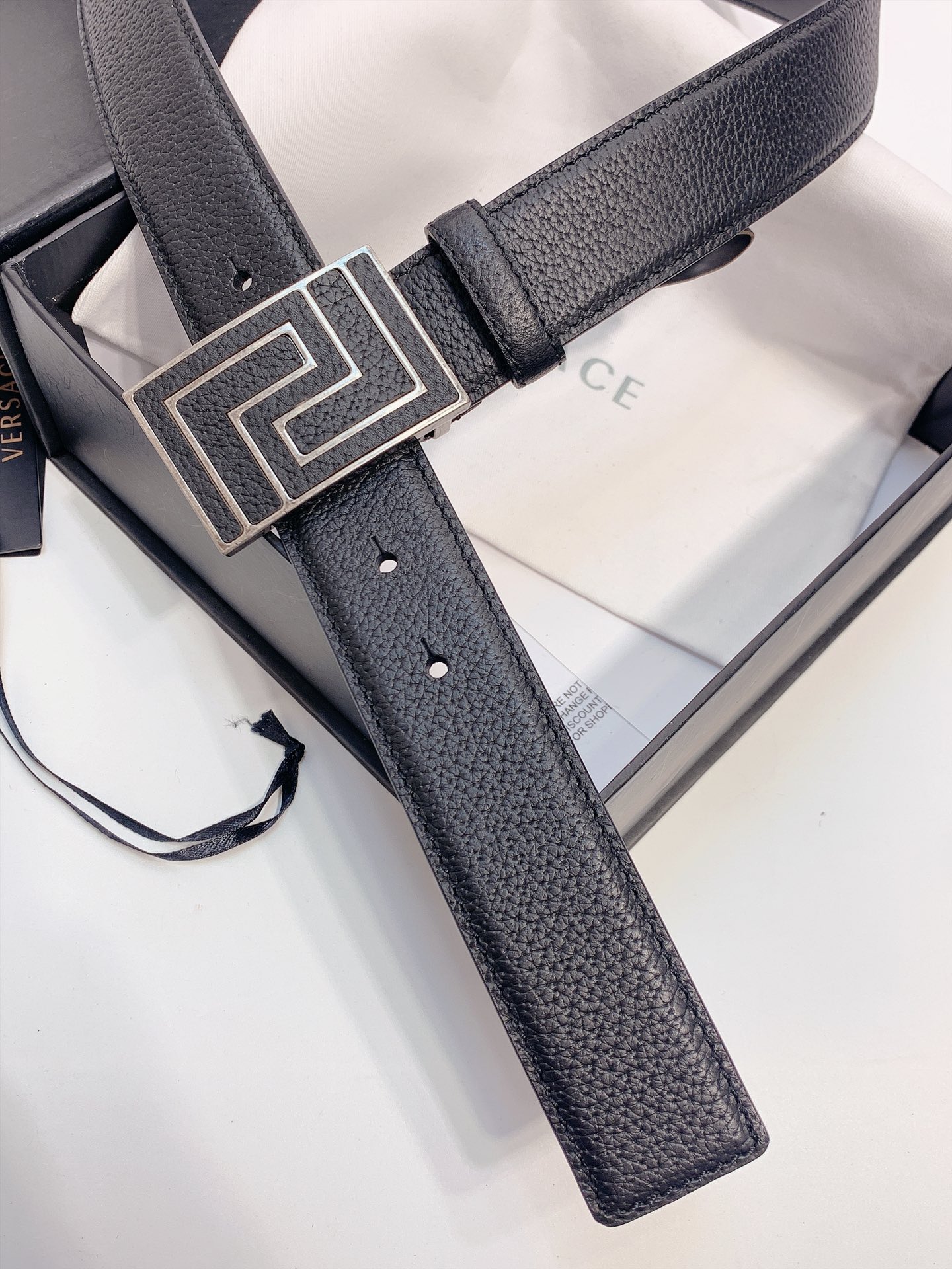 [Versace Belts][Versace] This leather belt comes from the Palazzo collection T