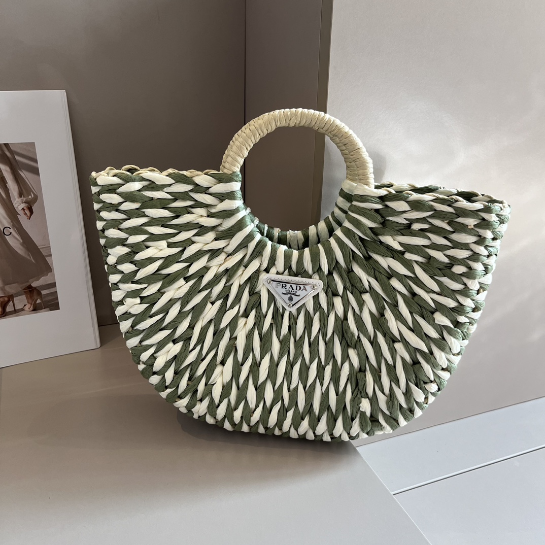 Prada Taschen Handtaschen Tragetaschen Stickerei Raffia Stroh gewebt Weben Sommerkollektion