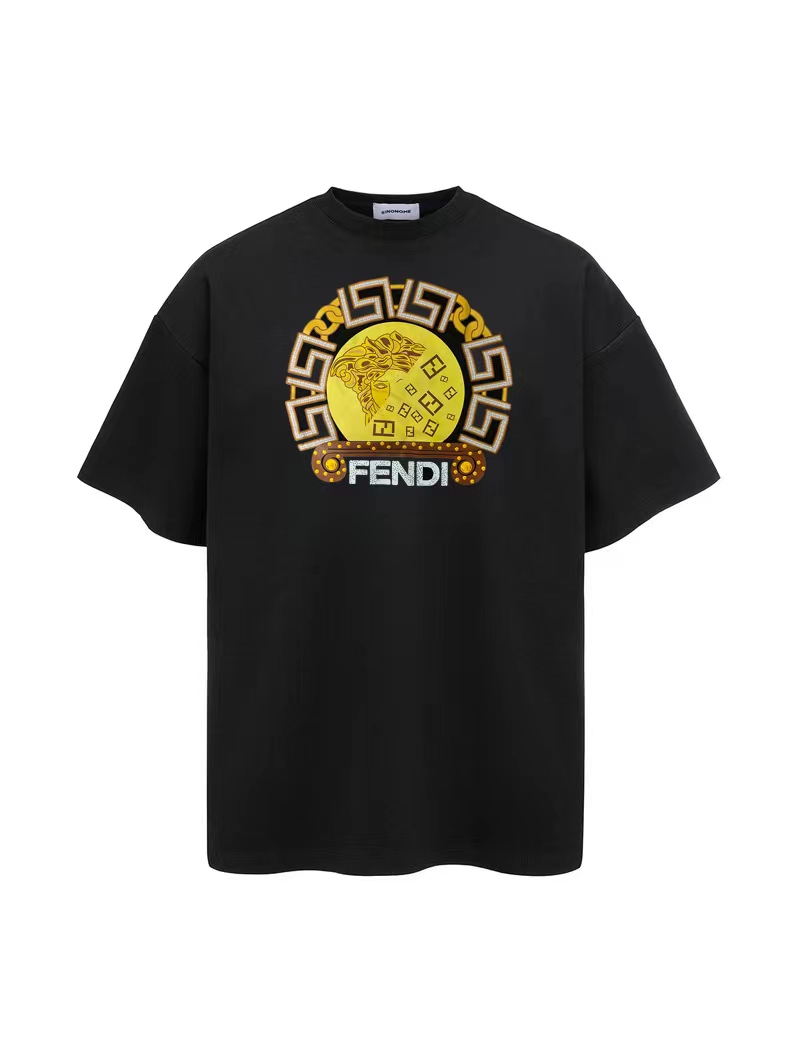 Versac* 范思* Nuevo modelo 2024 Camiseta de manga corta con estampado de Medusa en colaboración con FEND*. Tejido: algodó…