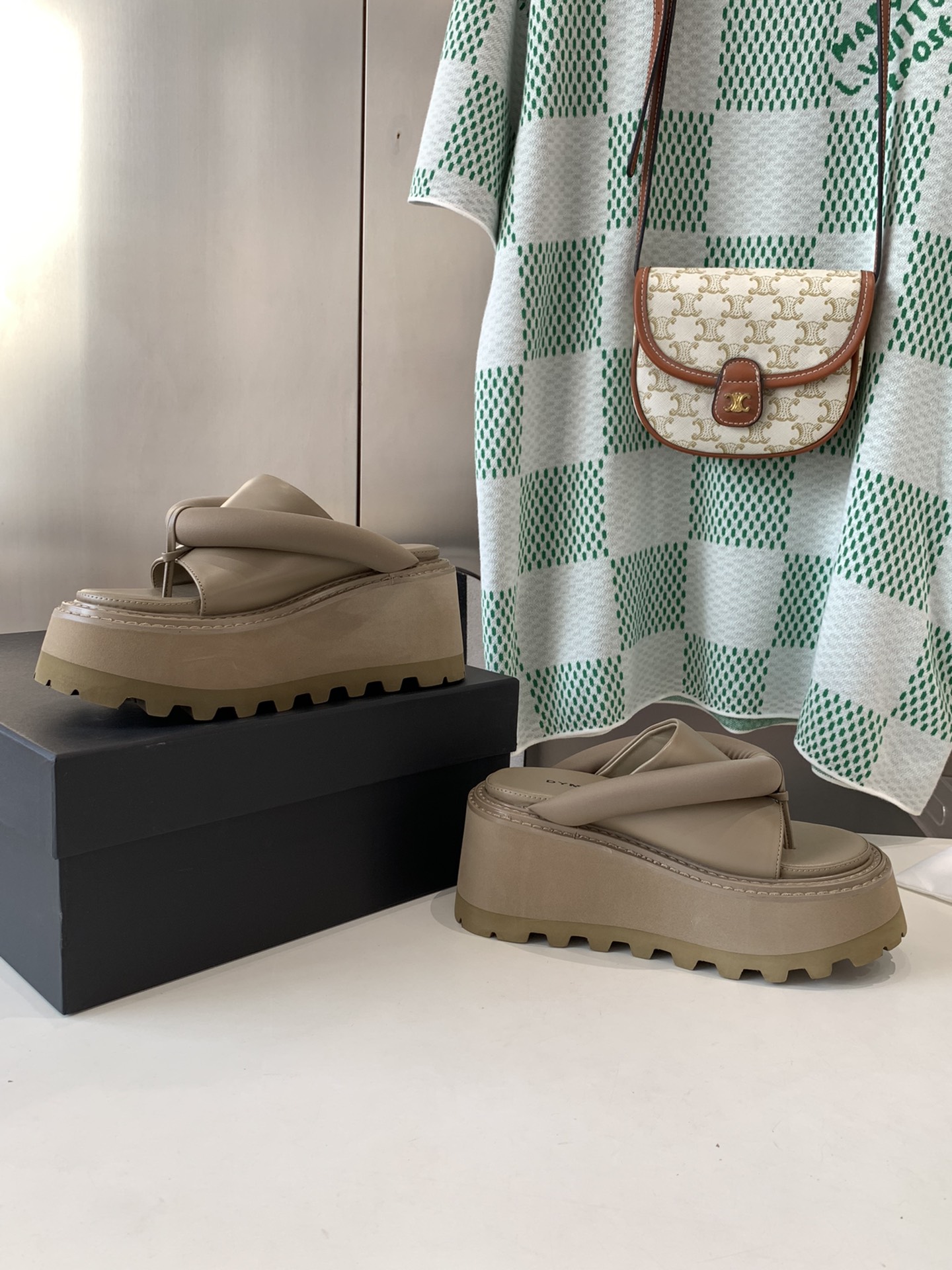 DYMONLATY2023SS Platform Slippers: Stylish, Comfortable, and Height-Boosting Footwear - 图片 3