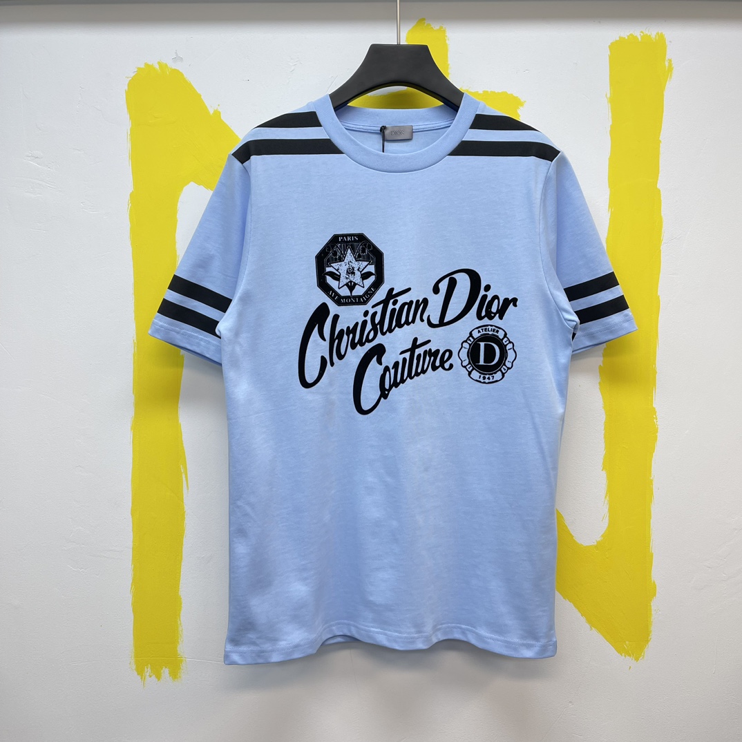 🧧Camiseta DIOR de jersey de algodón azul cielo Talla: S-XL Descripción Esta camiseta es un nuevo producto de la serie …