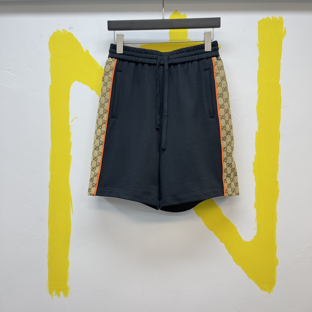 🧧Gu*ci Pantalones cortos de punto de algodón con adorno GG Talla: S-XL La marca continúa aplicando hábilmente concepto…
