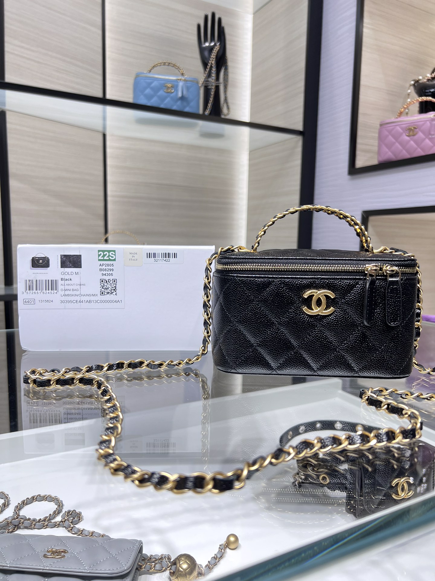 NO:177699,Authentic Ohanel22s spring and summer new style box bag letter handle hollow portable retro hardware caviar cowhide A5Y size 17x9.5x8,CHANEL,chanel,cowhide19860909正品级  Ohanel22s春夏新款 盒子包 字母手柄 镂空手提 复古五金 鱼子酱 牛皮 A5Y 尺寸17x9.5x8,CHANEL,chanel,cowhide,Bag