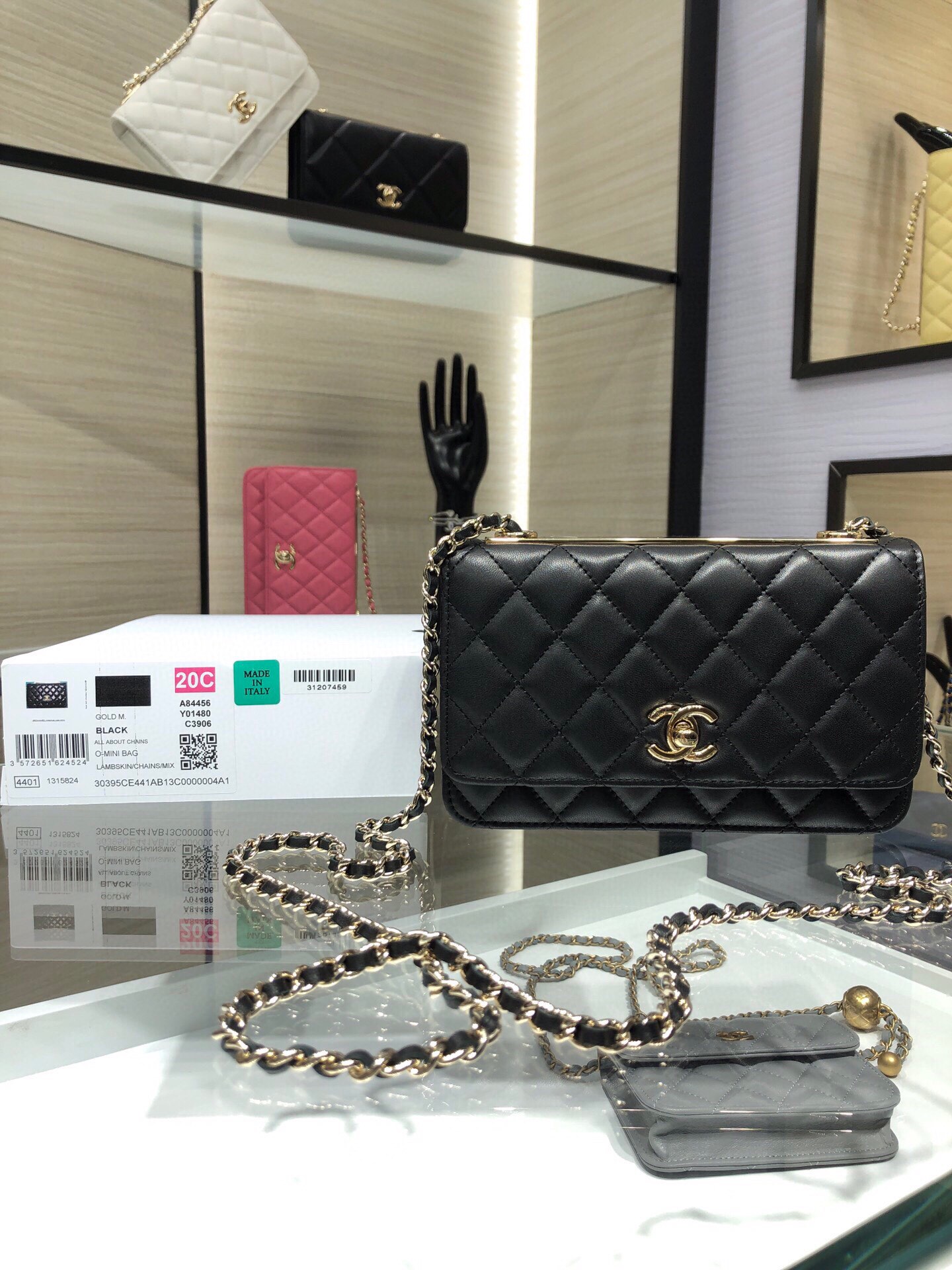 50 Ohanel trendy Woc bolso de cadena, piel de cordero, apertura de solapa, placa metálica, cierre giratorio, interior c…
