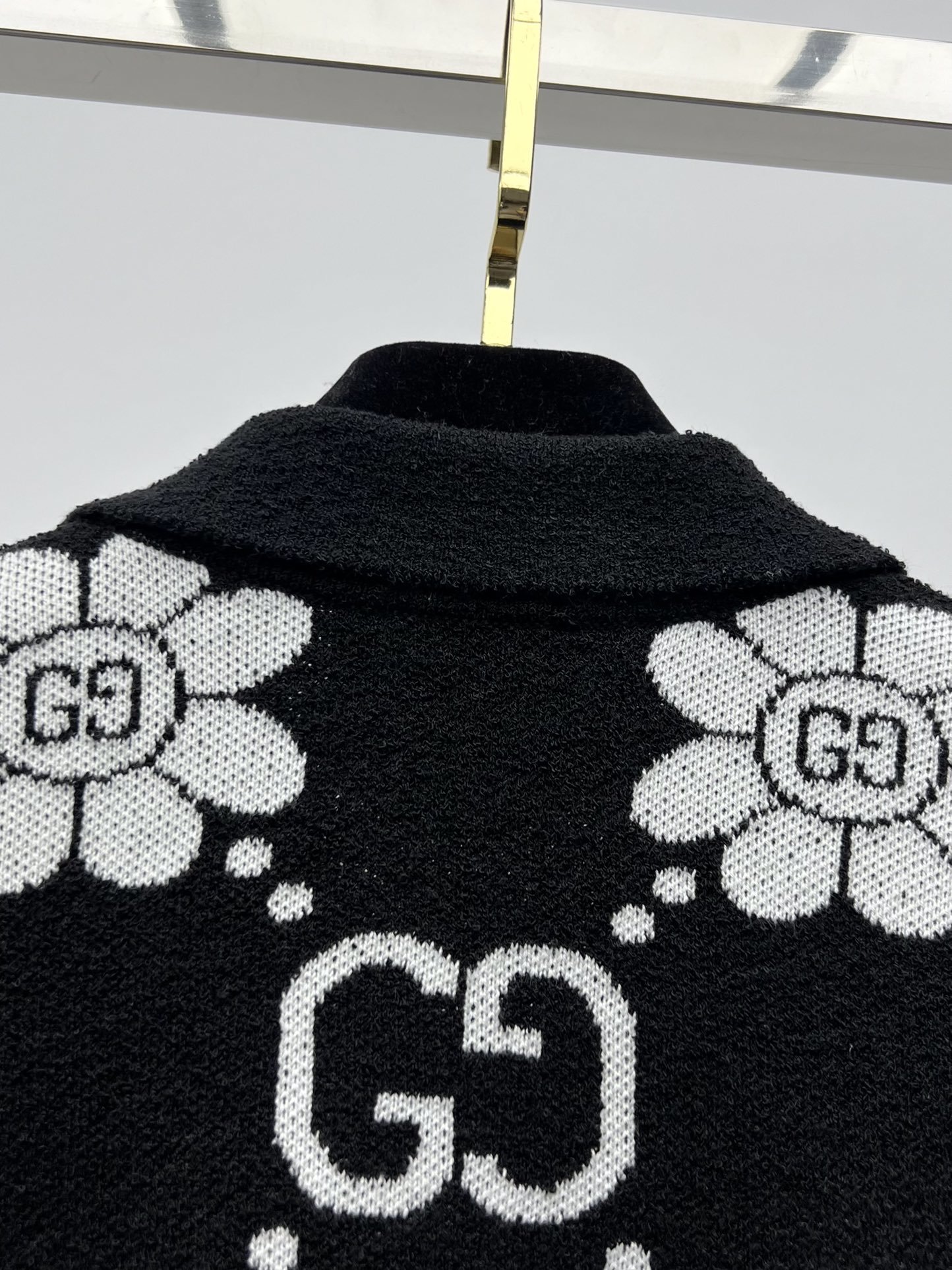 Gucc*花朵提花针织套装getit限定系列短款polo开衫半身裙黑色和白色GG花朵棉布提花由艺术家ha